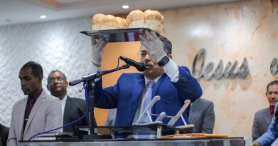 Santa Ceia: “Deus vai fazer você descansar na Presença Dele”, afirma evangelista Otoniel – Imagem: Anderson Siqueira/ADCOM