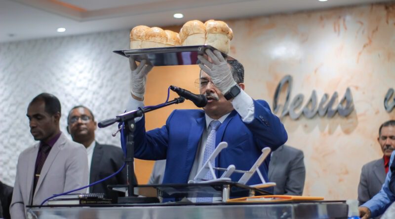 Santa Ceia: “Deus vai fazer você descansar na Presença Dele”, afirma evangelista Otoniel – Imagem: Anderson Siqueira/ADCOM