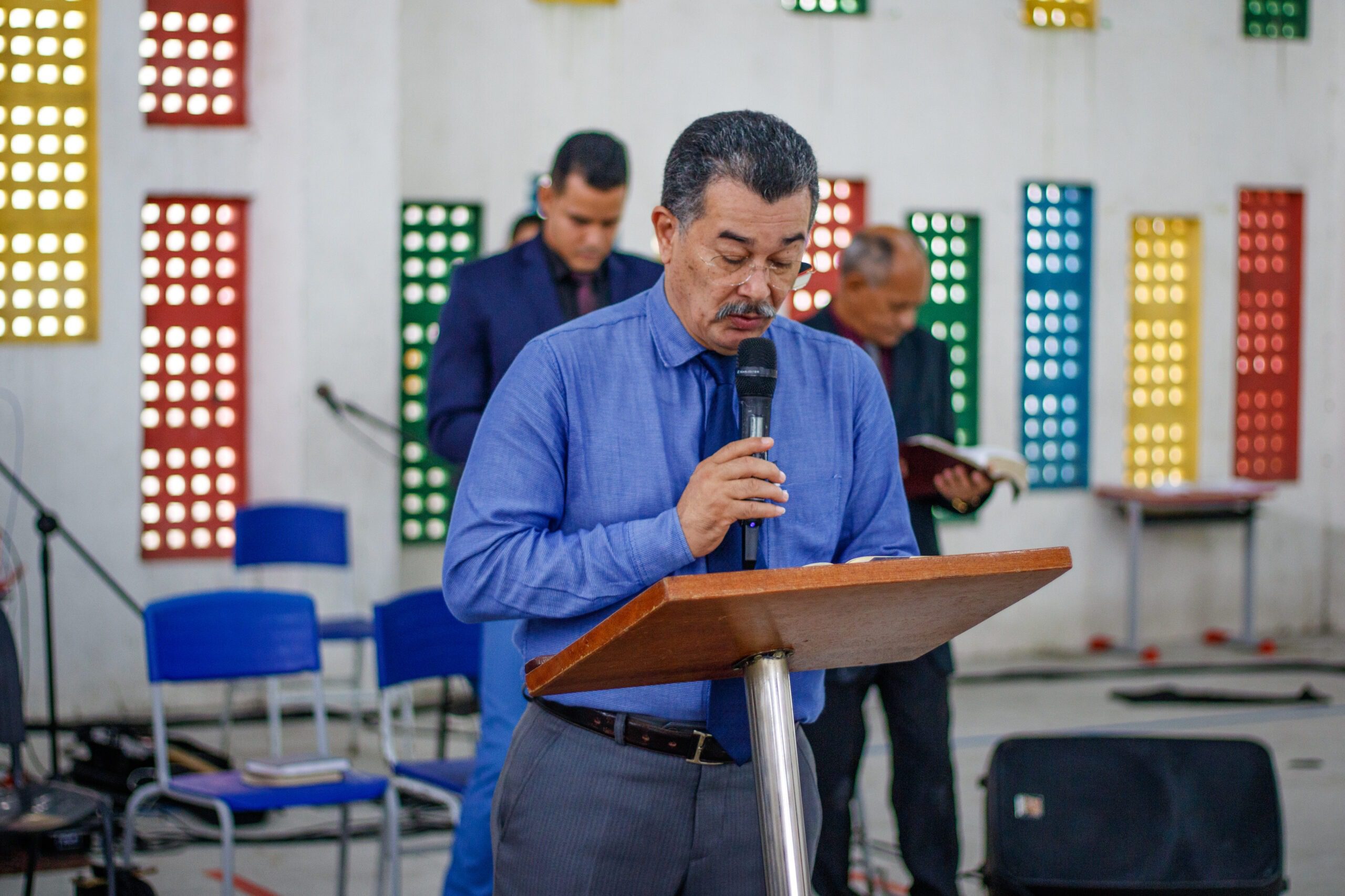 auxiliar Mike Gregolly, auxiliar Mike Gregolly,