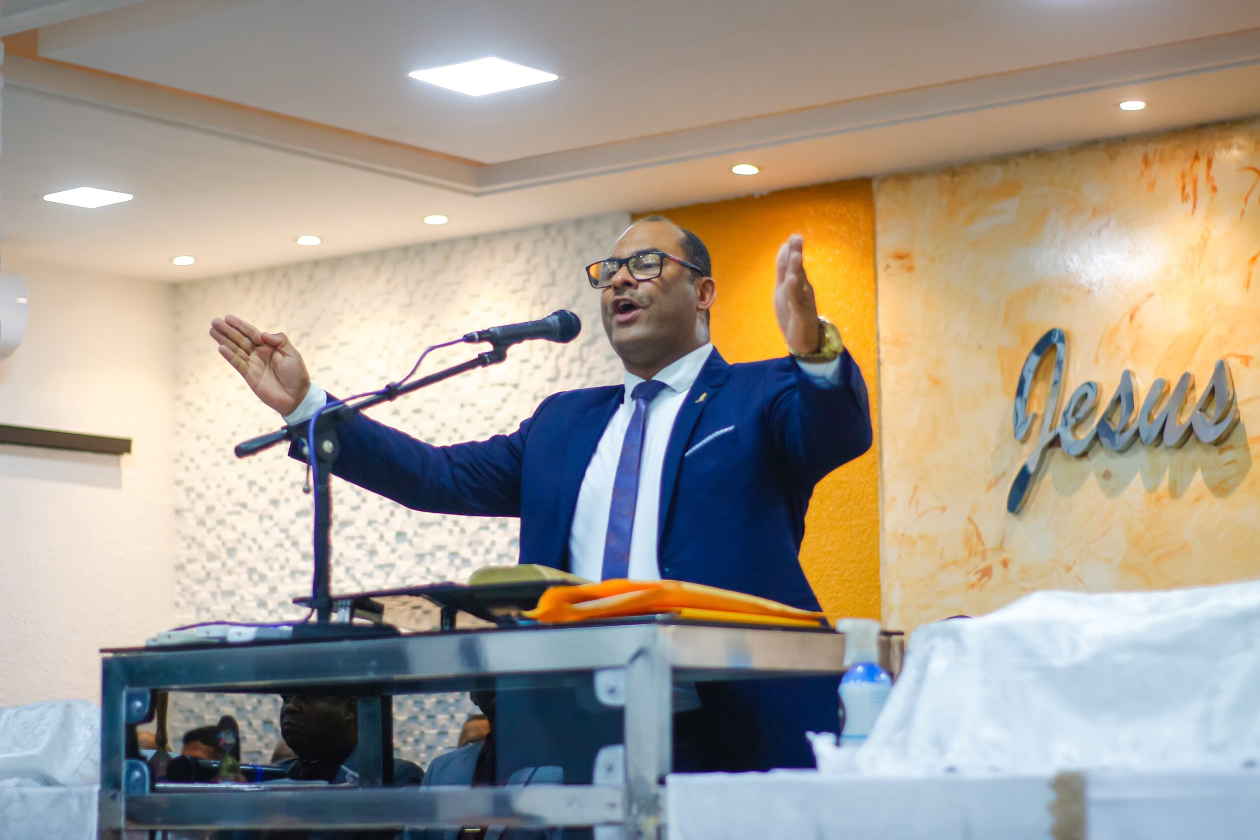 Culto de Santa Ceia destaca a mensagem da cruz e o sacrifício vicário de Cristo - Imagem: Anderson Siqueira/ADCOM