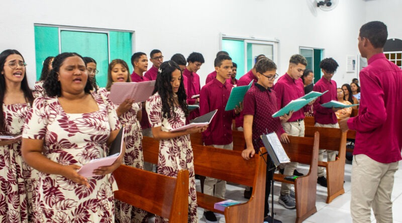 Cinco pessoas aceitam a Jesus em festividade dos jovens no Imburí - Imagem: Iasmin Oliveira/ADCOM