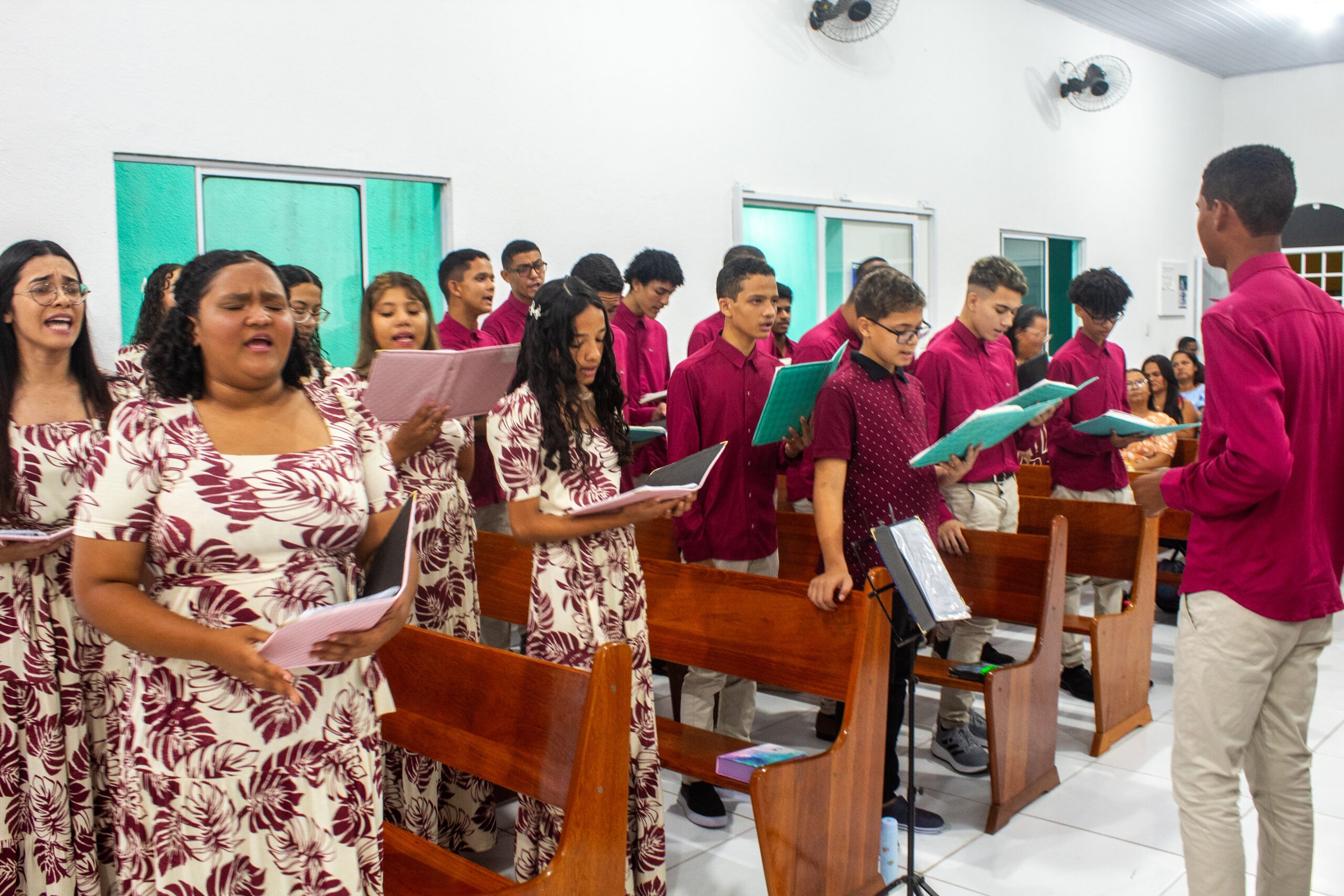 Cinco pessoas aceitam a Jesus em festividade dos jovens no Imburí - Imagem: Iasmin Oliveira/ADCOM