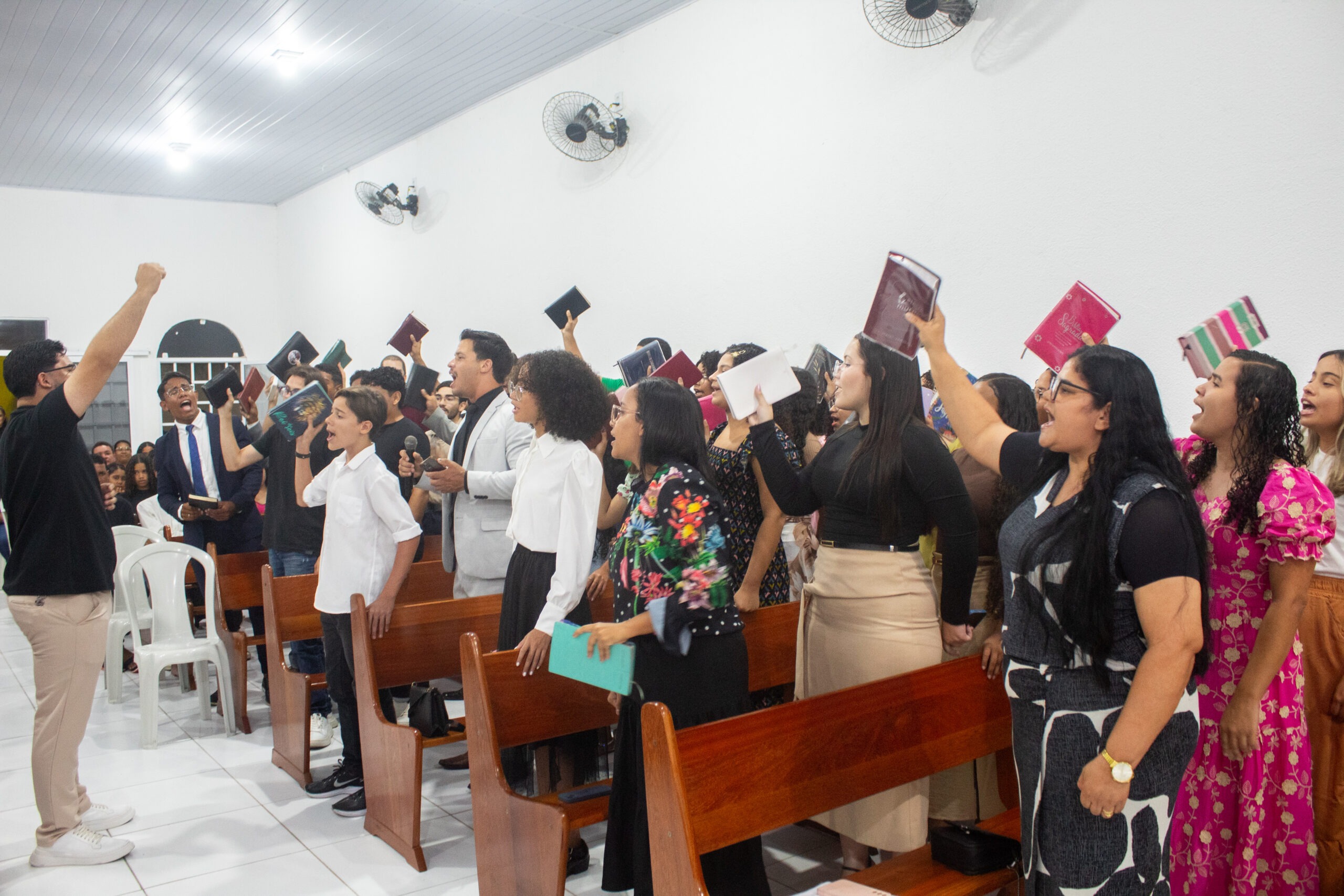 Cinco pessoas aceitam a Jesus em festividade dos jovens no Imburí - Imagem: Iasmin Oliveira/ADCOM