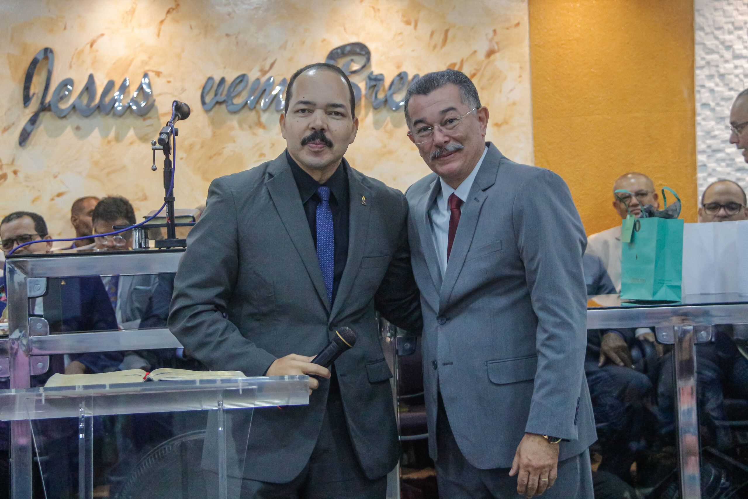 Pastor-presidente participa de culto de gratidão pelos 56 anos do pastor Cláudio Lemos - Imagem: Anderson Siqueira/ADCOM