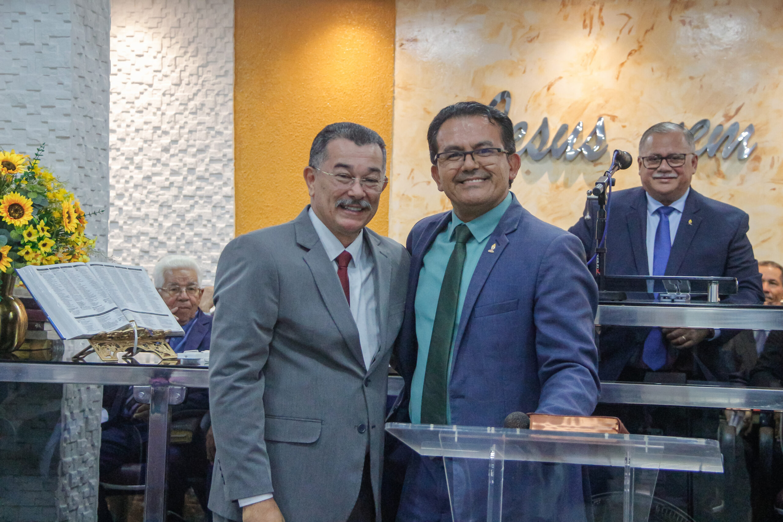 Pastor-presidente participa de culto de gratidão pelos 56 anos do pastor Cláudio Lemos - Imagem: Anderson Siqueira/ADCOM