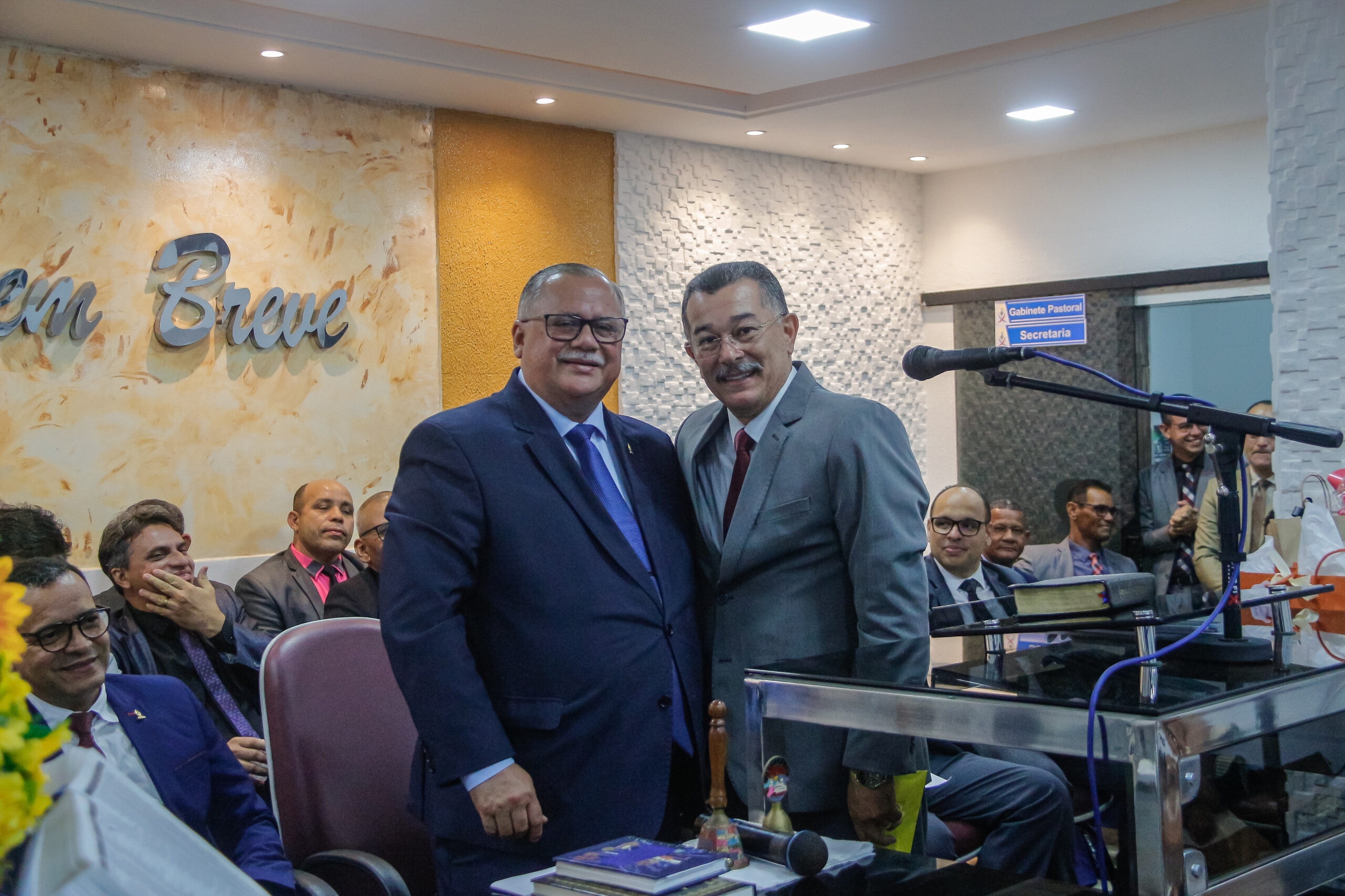 Pastor-presidente participa de culto de gratidão pelos 56 anos do pastor Cláudio Lemos - Imagem: Anderson Siqueira/ADCOM