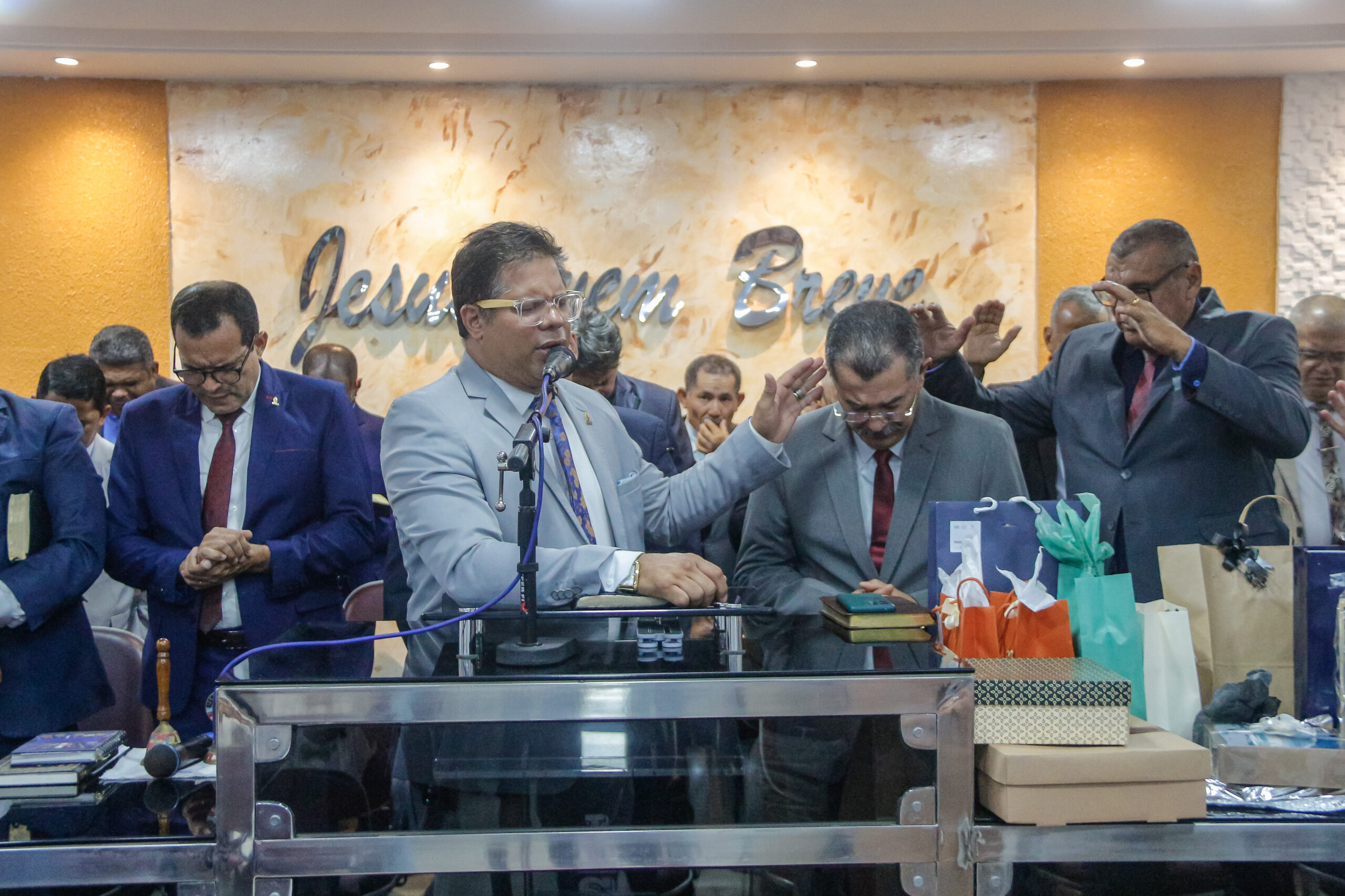 Pastor-presidente participa de culto de gratidão pelos 56 anos do pastor Cláudio Lemos - Imagem: Anderson Siqueira/ADCOM