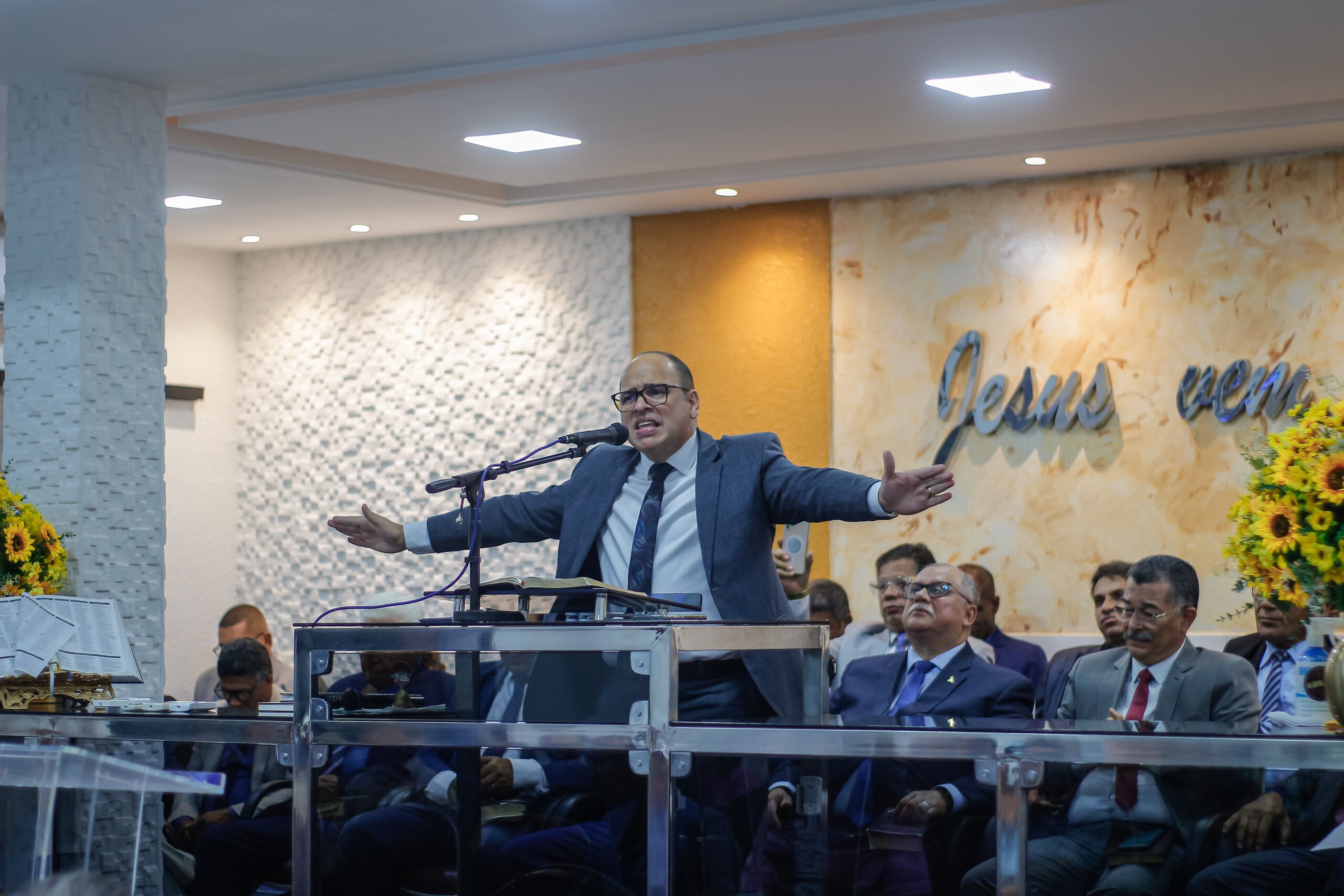 Pastor-presidente participa de culto de gratidão pelos 56 anos do pastor Cláudio Lemos - Imagem: Anderson Siqueira/ADCOM