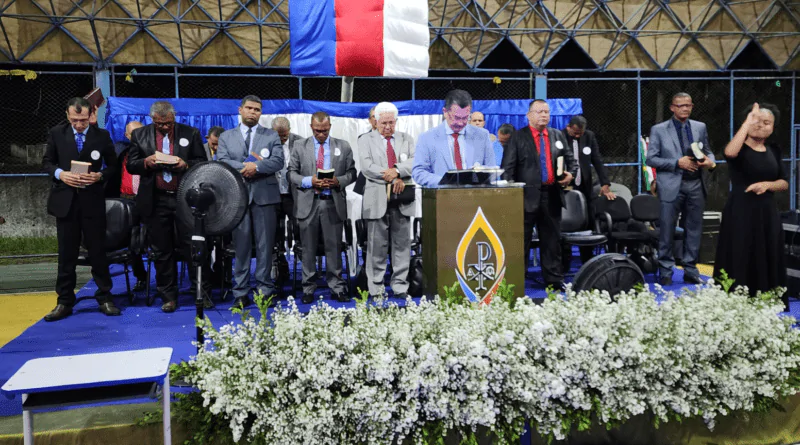 Igreja é chamada a viver disponível para o Espírito Santo na abertura do Aviva 2023.