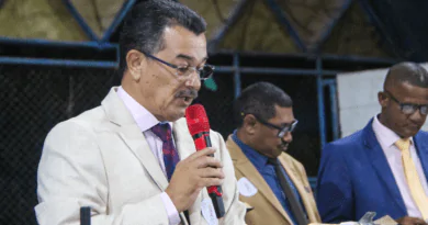 O pastor Claudio Lemos dirigiu o culto na segunda noite do Aviva 2023.