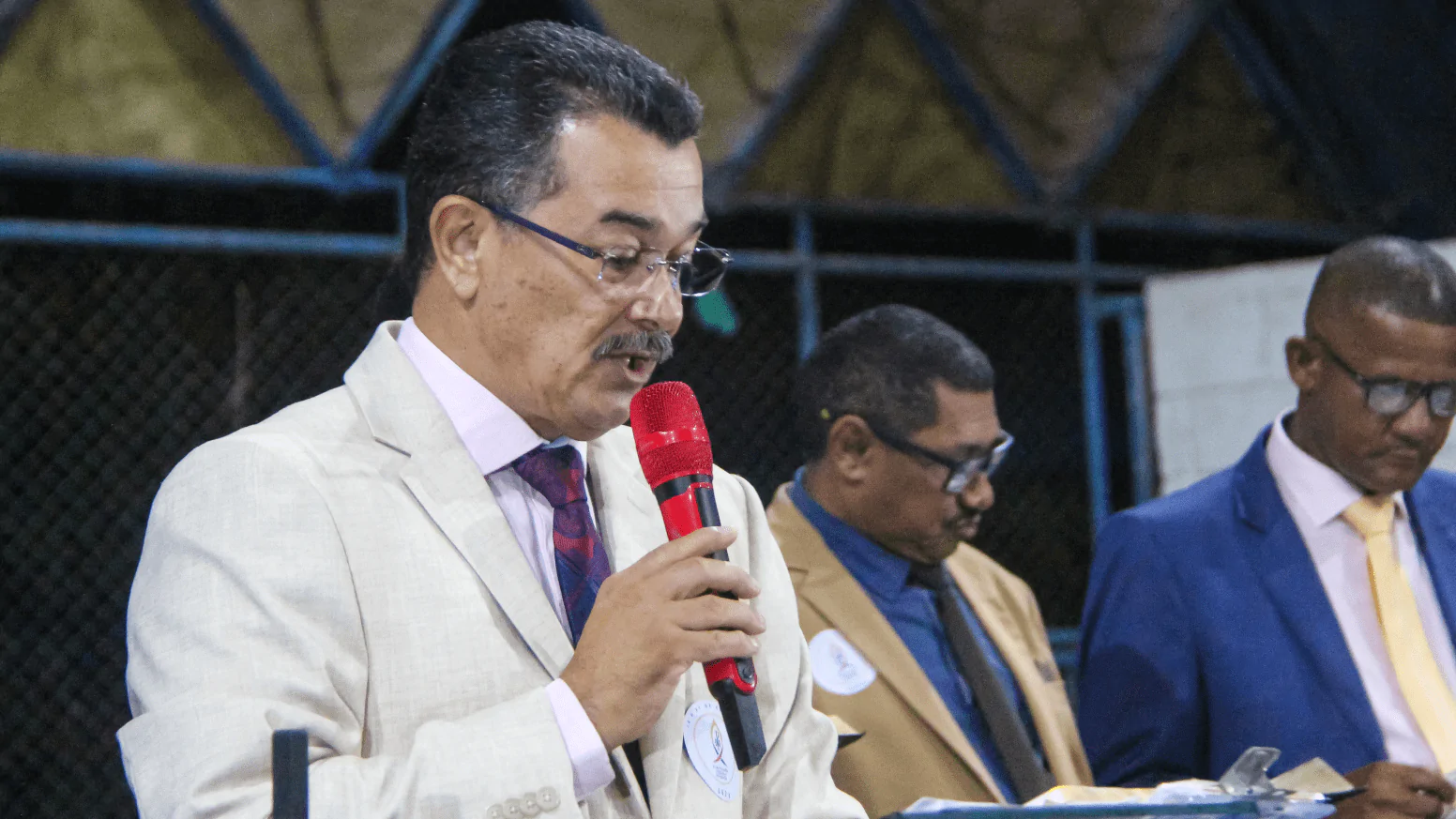 O pastor Claudio Lemos dirigiu o culto na segunda noite do Aviva 2023.