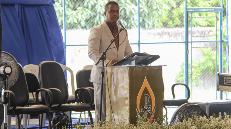 Presbítero Luiz Antônio ministrou a palavra no segundo dia de retiro jovem