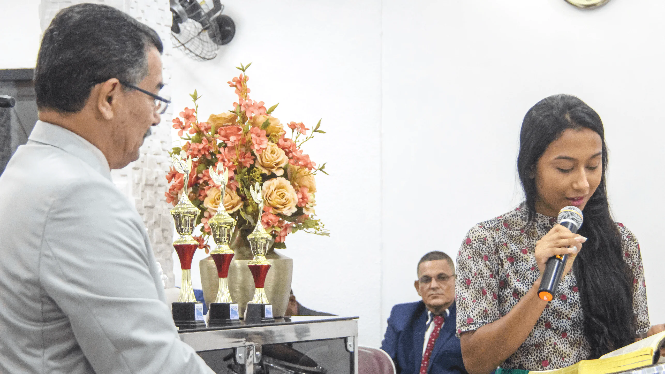 Pastor Cláudio Lemos e a irmã Thayslanny, representante do departamento de jovens Nova Geração. Pastor Cláudio Lemos e a irmã Thayslanny, representante do departamento de jovens Nova Geração.