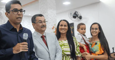 Pastor Cláudio Lemos e família.