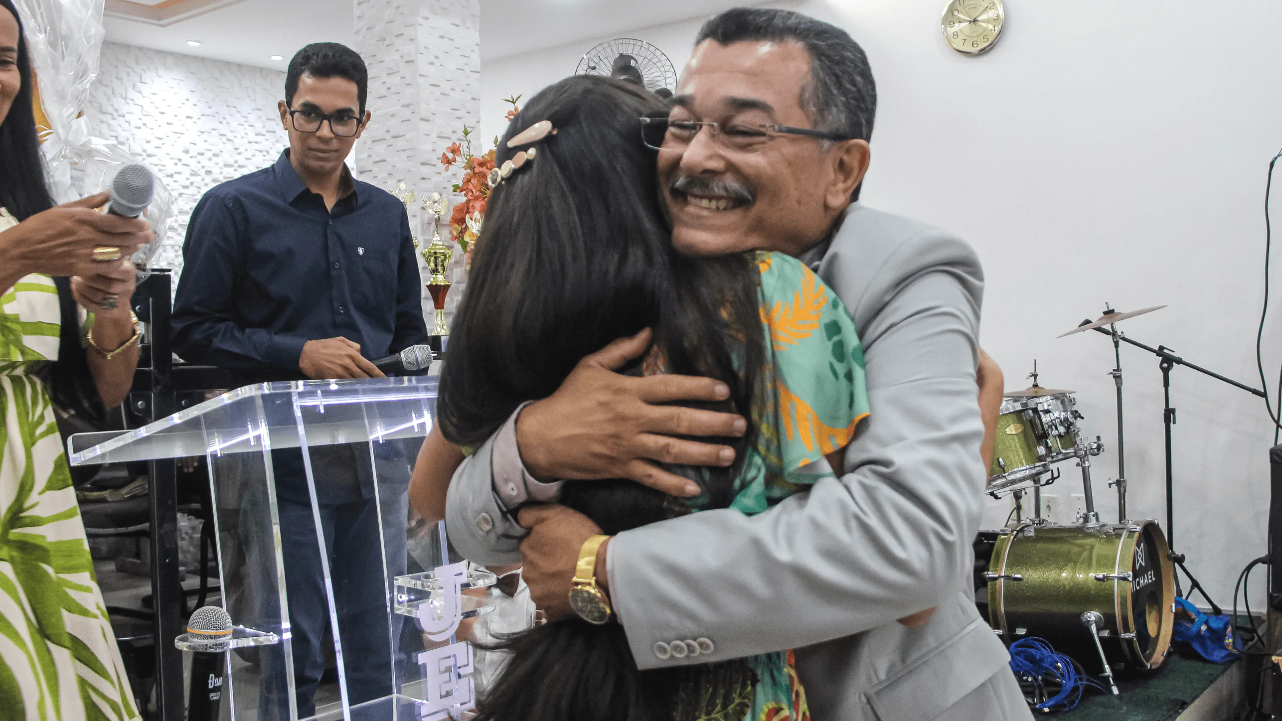 Pastor Cláudio Lemos e família. Pastor Cláudio Lemos e família.