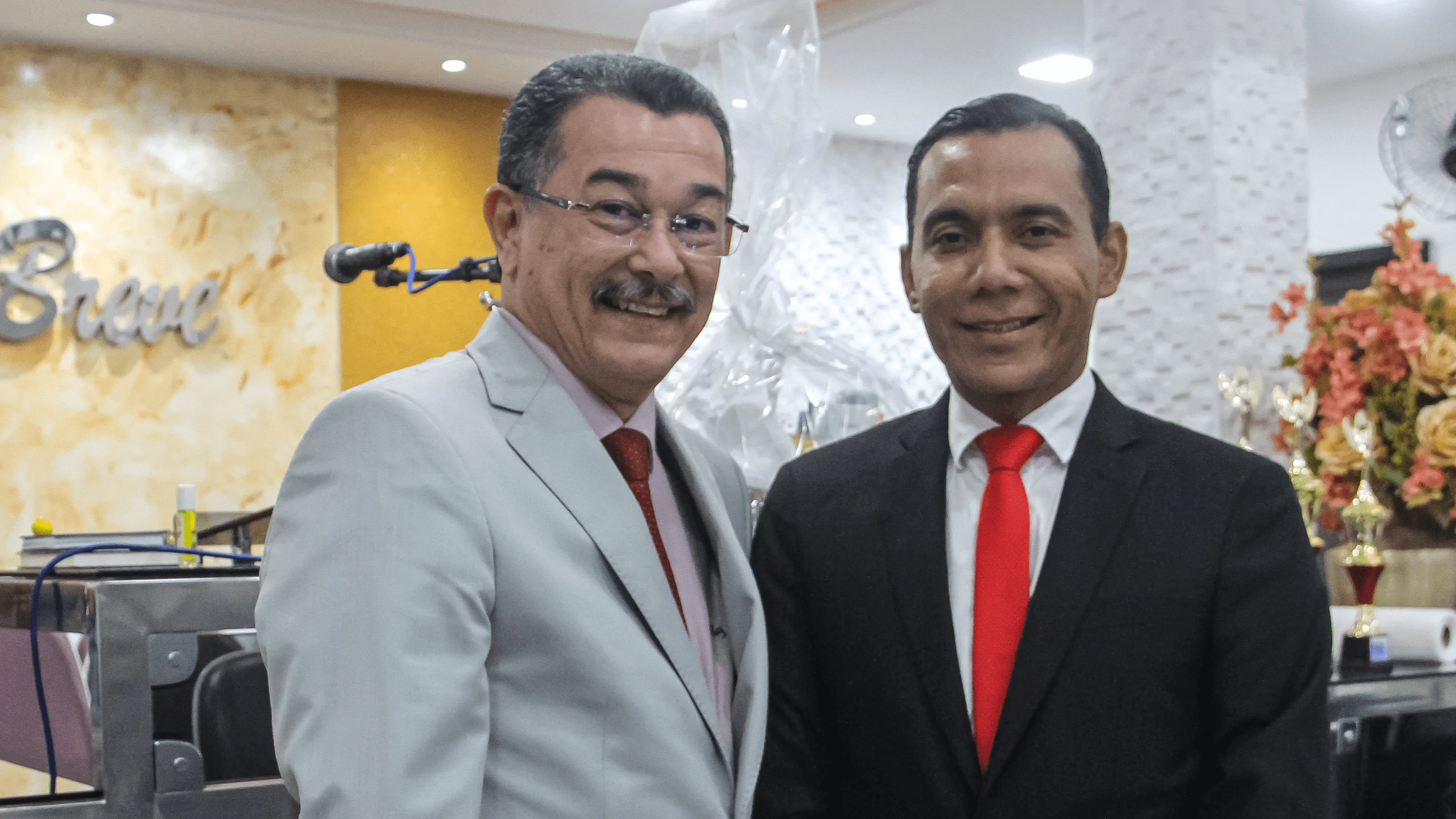 Pastor Cláudio Lemos e o vereador Tayronne Henrique. Pastor Cláudio Lemos e o vereador Tayronne Henrique.