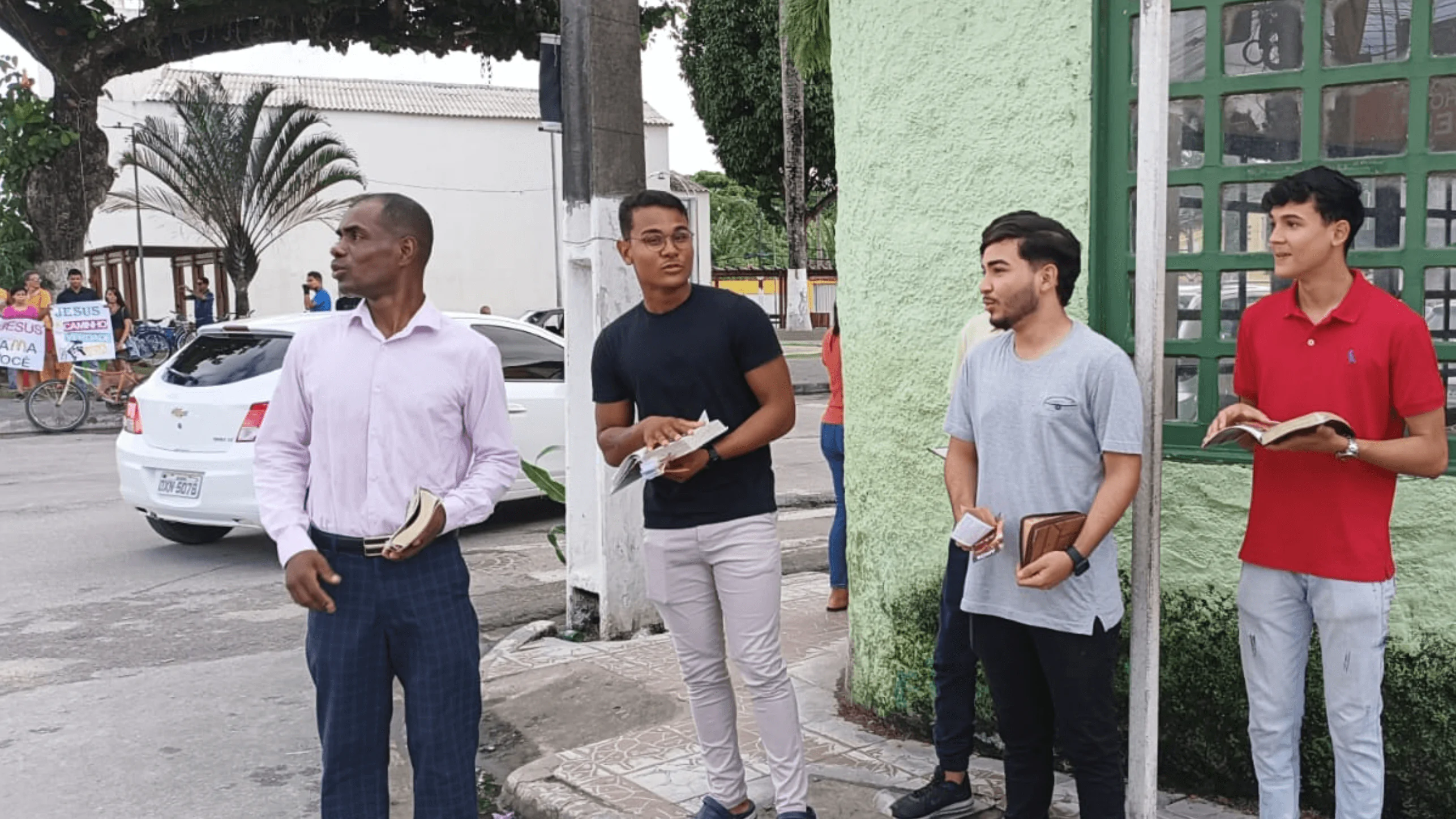 Grupo 1 se concentrou na praça Nossa Senhora das Graças. Grupo 1 se concentrou na praça Nossa Senhora das Graças.