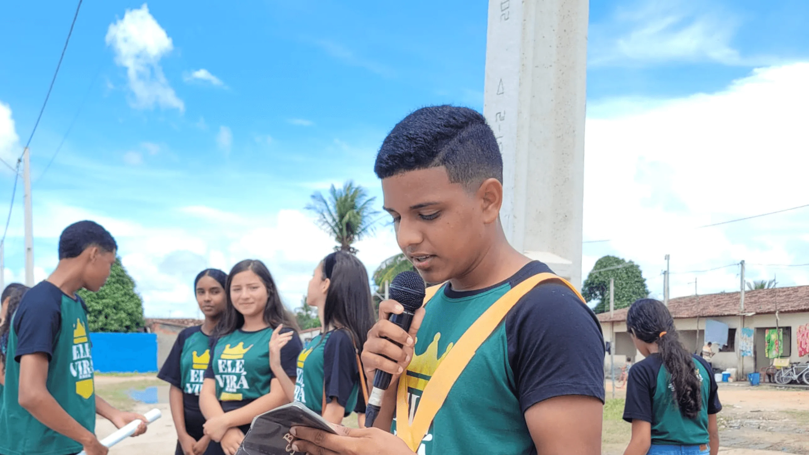 Grupo 2 escolheu a rua que liga Santa Luzia e Casas Novas. Grupo 2 escolheu a rua que liga Santa Luzia e Casas Novas.