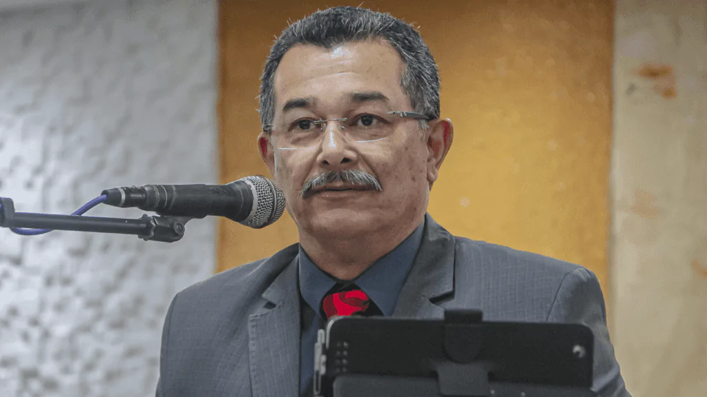 Pastor Cláudio Lemos encoraja a igreja a viver sem ansiedade e preocupação.