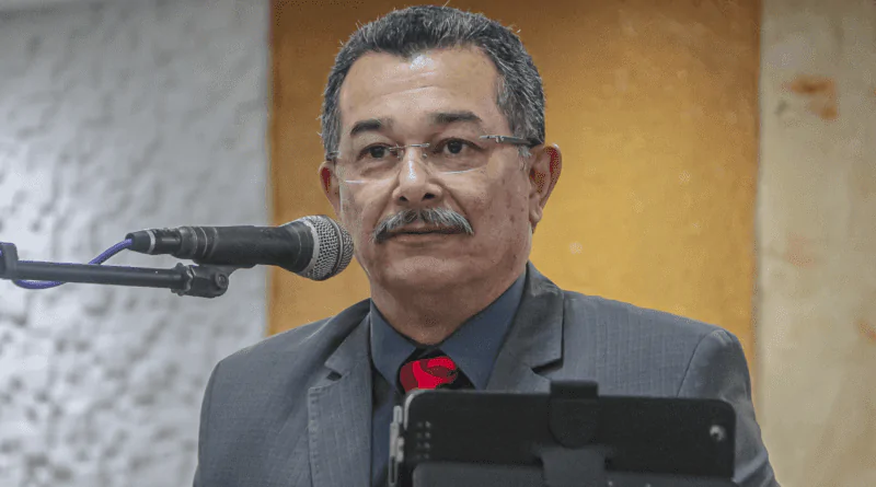 Pastor Cláudio Lemos encoraja a igreja a viver sem ansiedade e preocupação.
