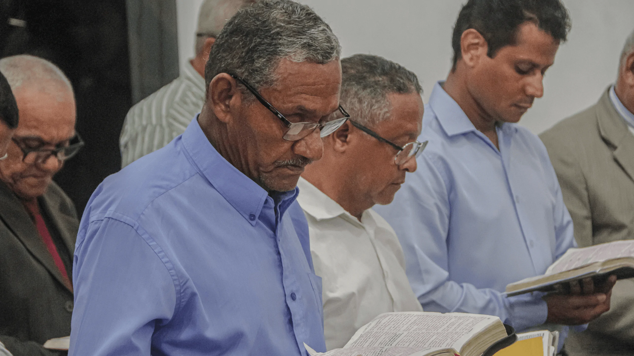 Pastor Cláudio Lemos encoraja a igreja a viver sem ansiedade e preocupação.