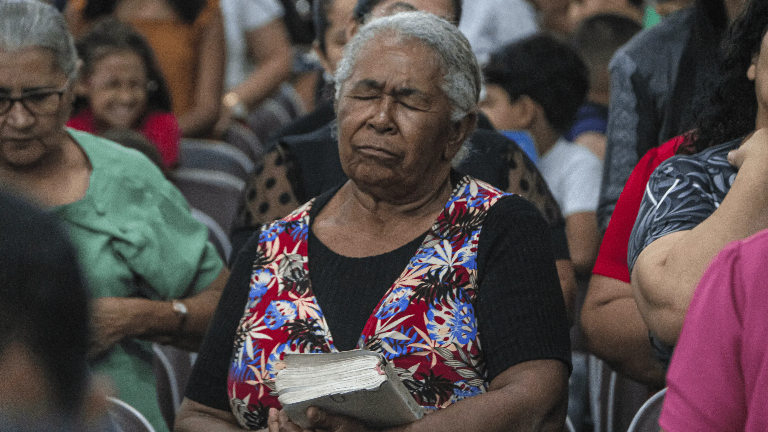 Pastor Cláudio Lemos encoraja a igreja a viver sem ansiedade e preocupação.