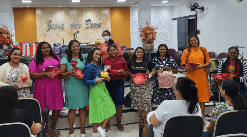 Presentes foram distribuídos para as mães.