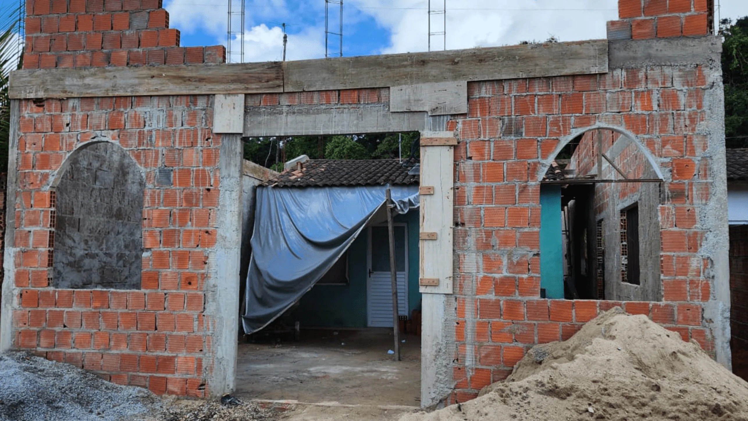 Construção da congregação no Conjunto Habitacional Cachoeira do Imburí II.