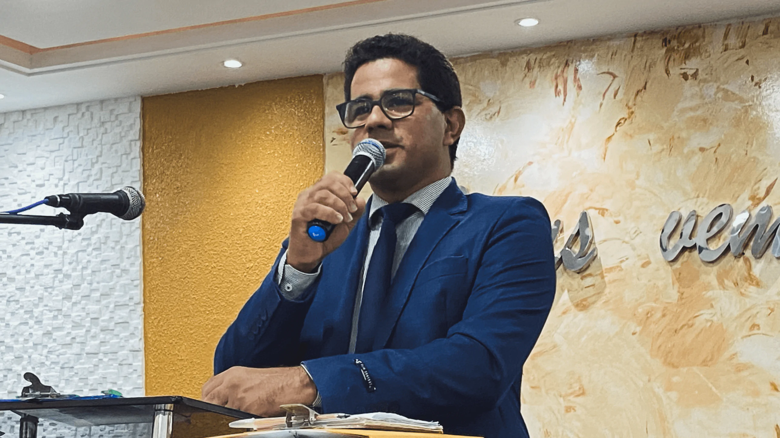 EBL realiza culto de agradecimento com entrega de certificados.