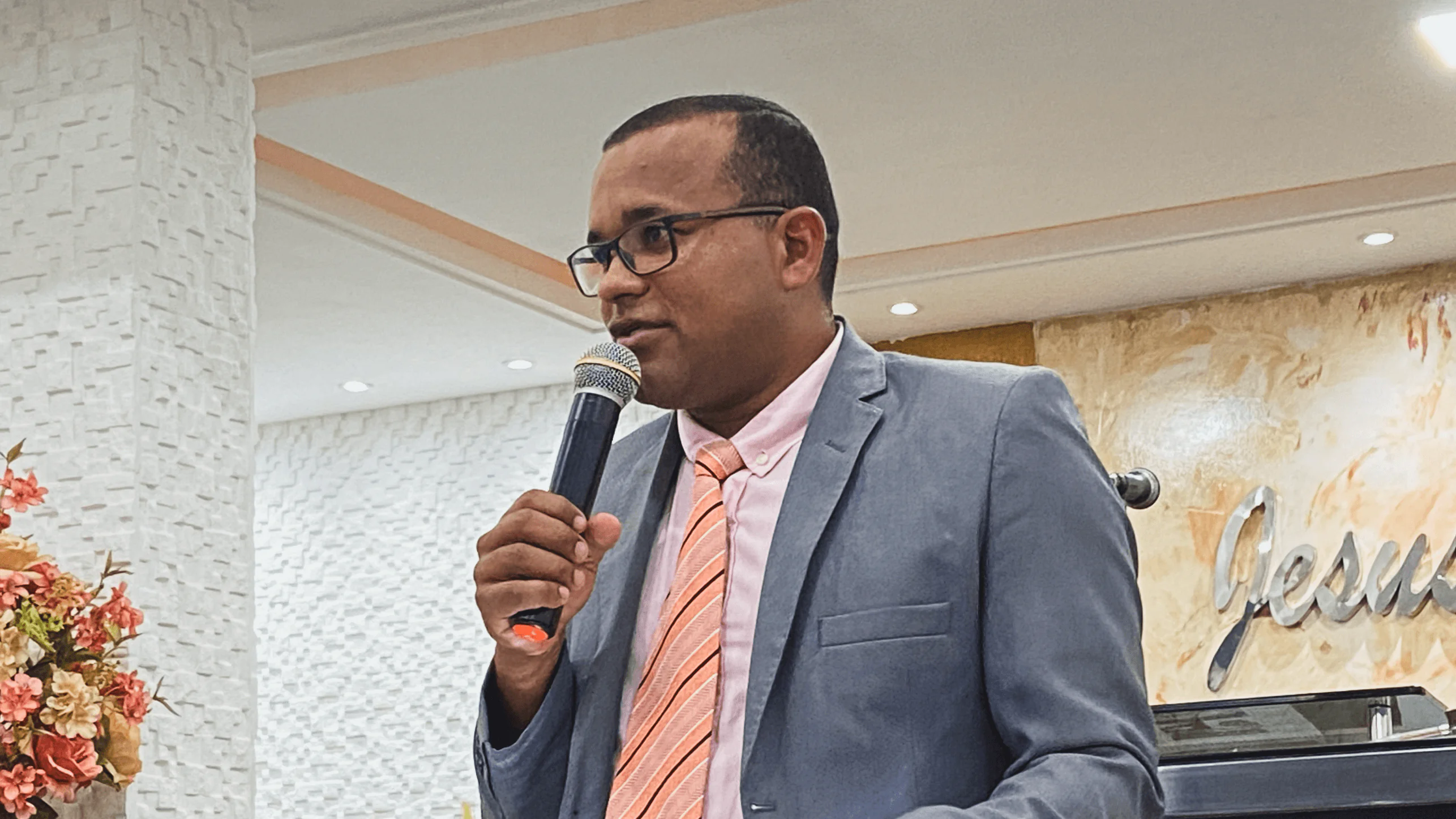 EBL realiza culto de agradecimento com entrega de certificados.