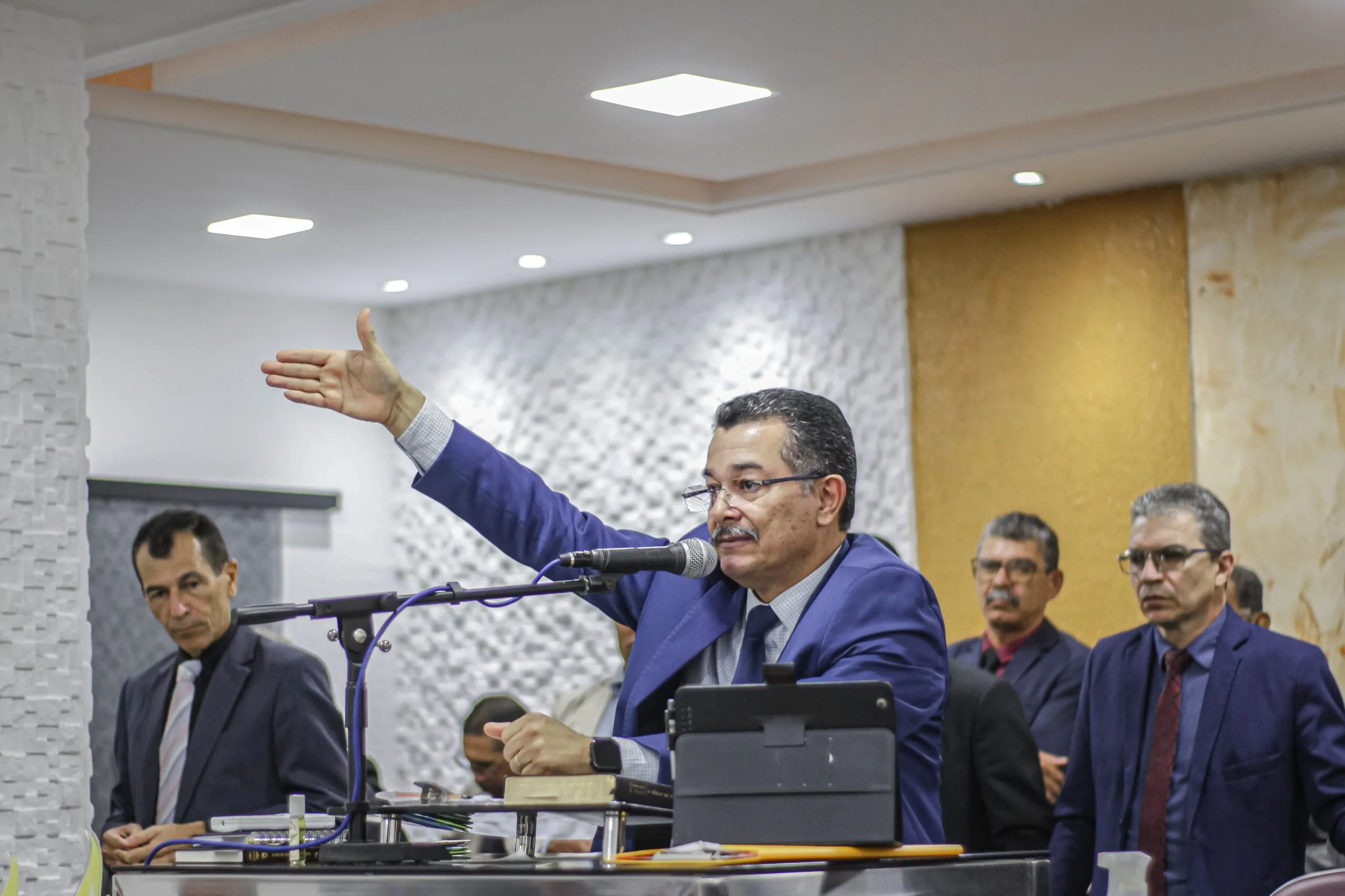 Culto de doutrina: “O amor só é amor quando é doado”, afirma o pastor Cláudio.