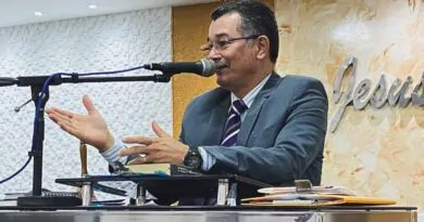 Culto de doutrina: pastor Cláudio continua estudo sobre o fruto do Espírito.