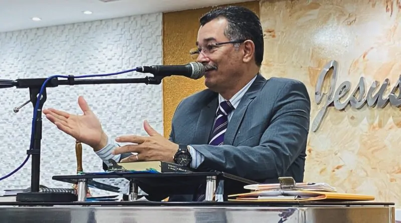 Culto de doutrina: pastor Cláudio continua estudo sobre o fruto do Espírito.