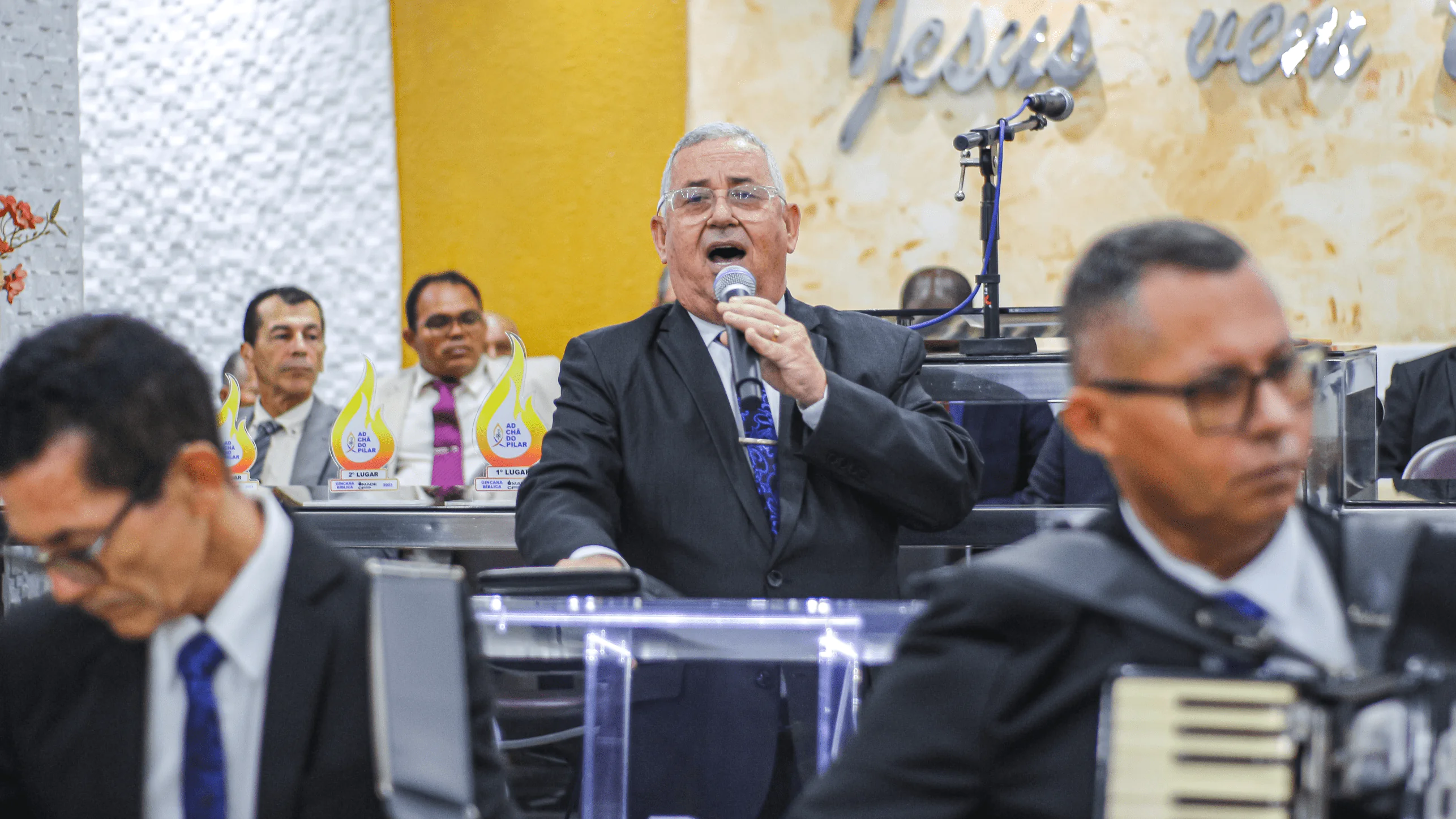 O conjunto Hinos de Sião foi convidado pelo departamento de senhores Chama Viva. O conjunto Hinos de Sião foi convidado pelo departamento de senhores Chama Viva.