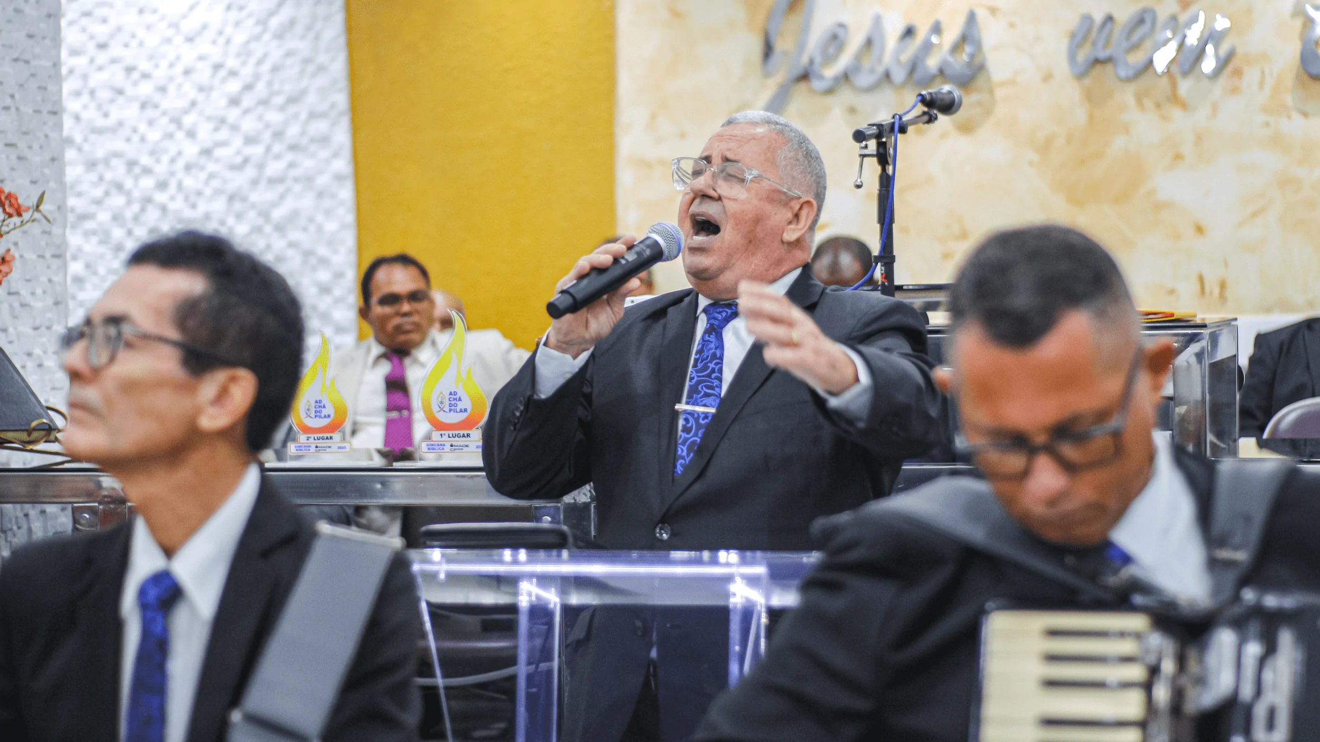 O conjunto Hinos de Sião foi convidado pelo departamento de senhores Chama Viva. O conjunto Hinos de Sião foi convidado pelo departamento de senhores Chama Viva.