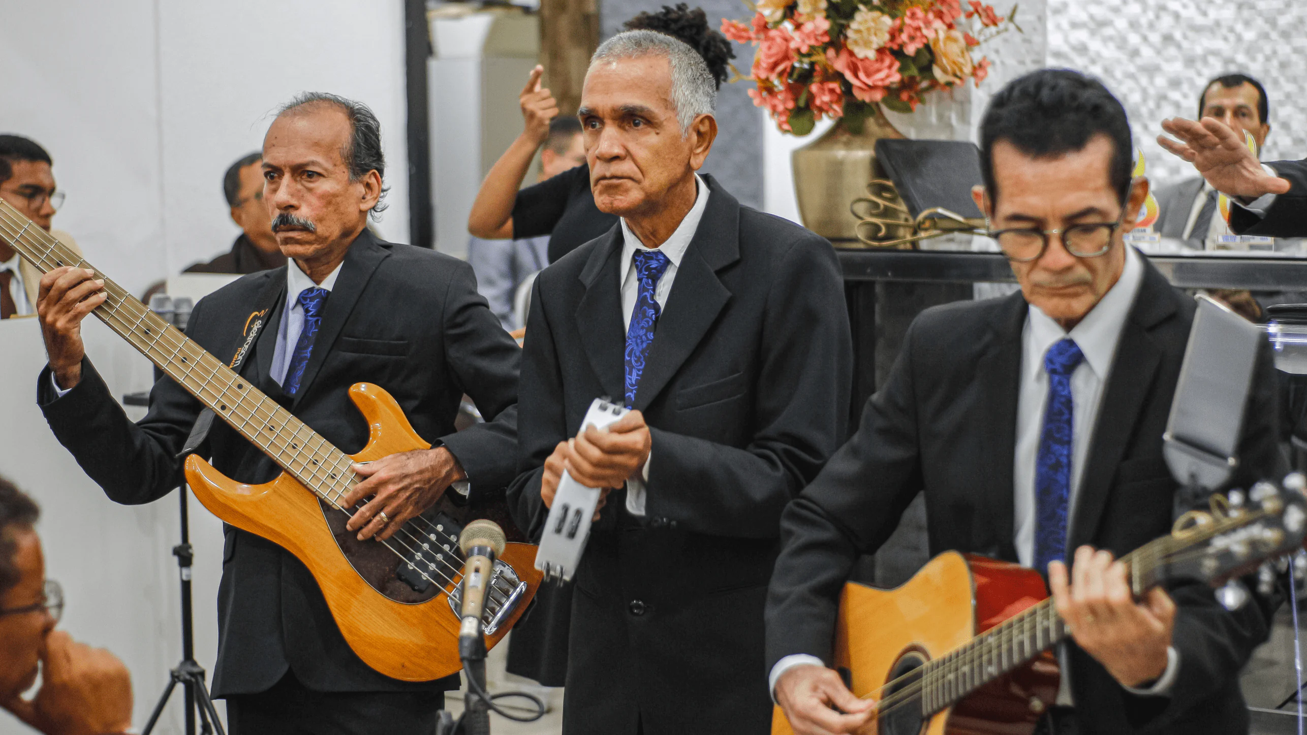 O conjunto Hinos de Sião foi convidado pelo departamento de senhores Chama Viva. O conjunto Hinos de Sião foi convidado pelo departamento de senhores Chama Viva.