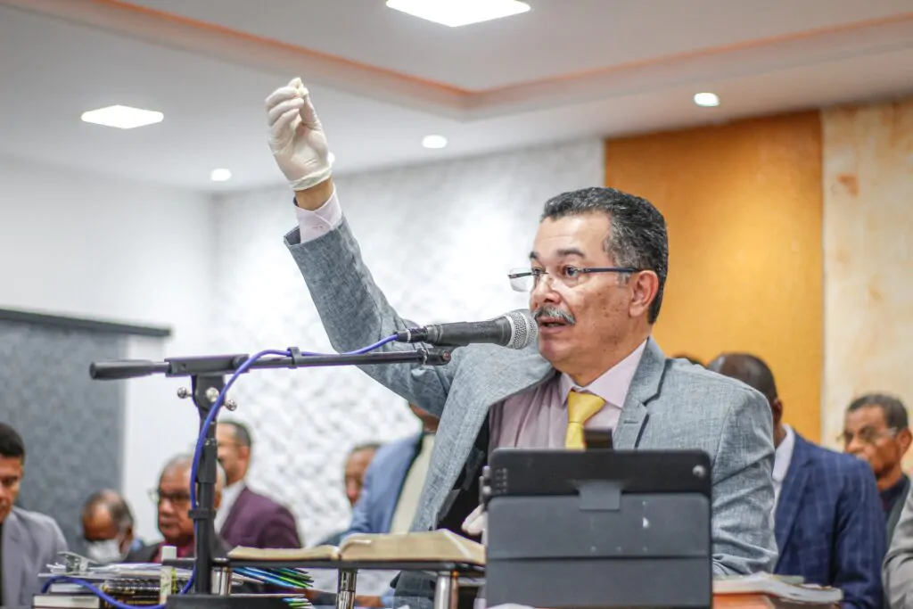 Pastor Cláudio Lemos inicia estudo bíblico na Santa Ceia de agosto.
