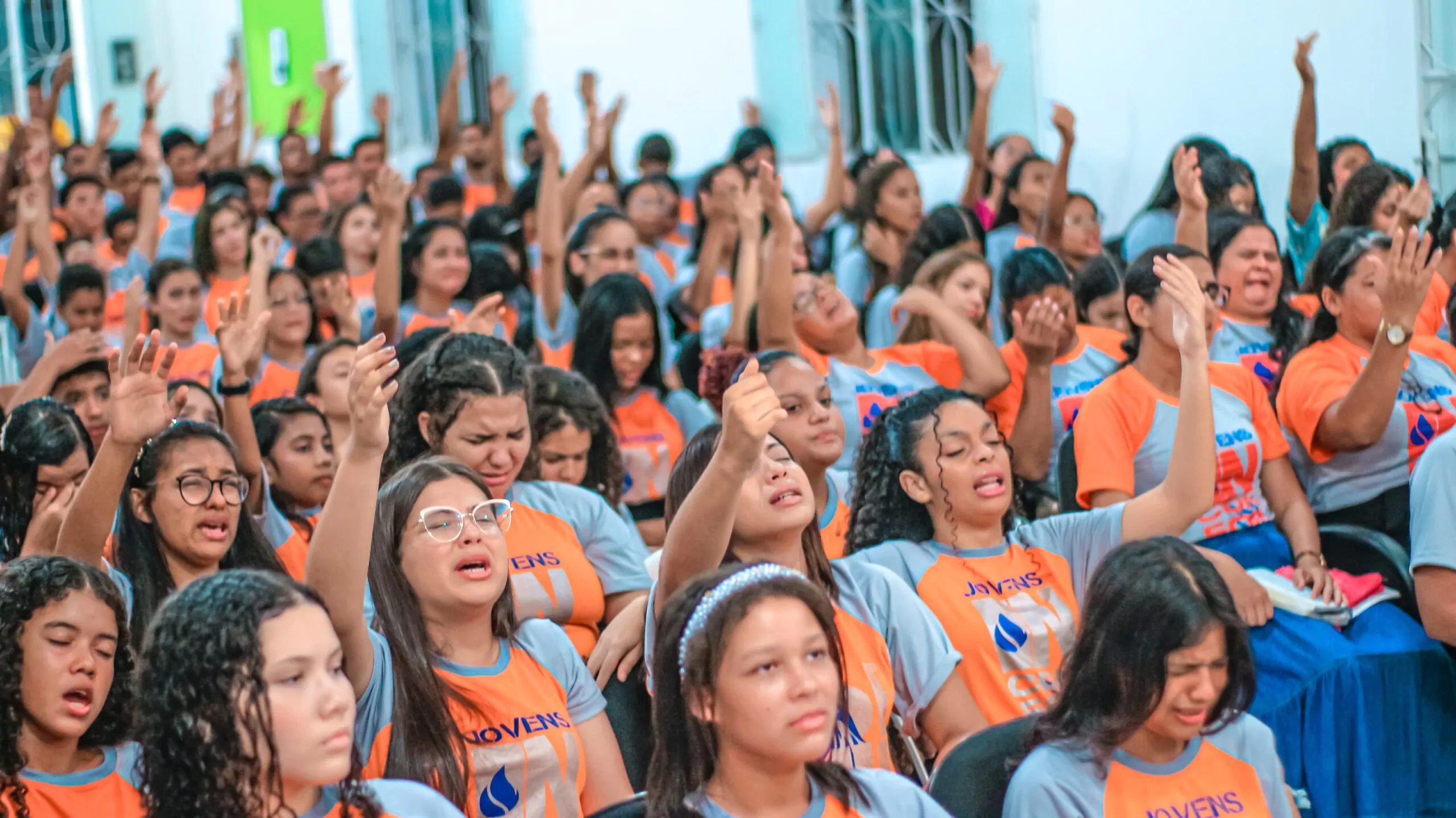 Jovens são batizados no Espírito Santo e profetizam no encerramento do 3º Retiro – Imagem: Anderson Siqueira/Mídia AD Chã do Pilar Jovens são batizados no Espírito Santo e profetizam no encerramento do 3º Retiro – Imagem: Anderson Siqueira/Mídia AD Chã do Pilar