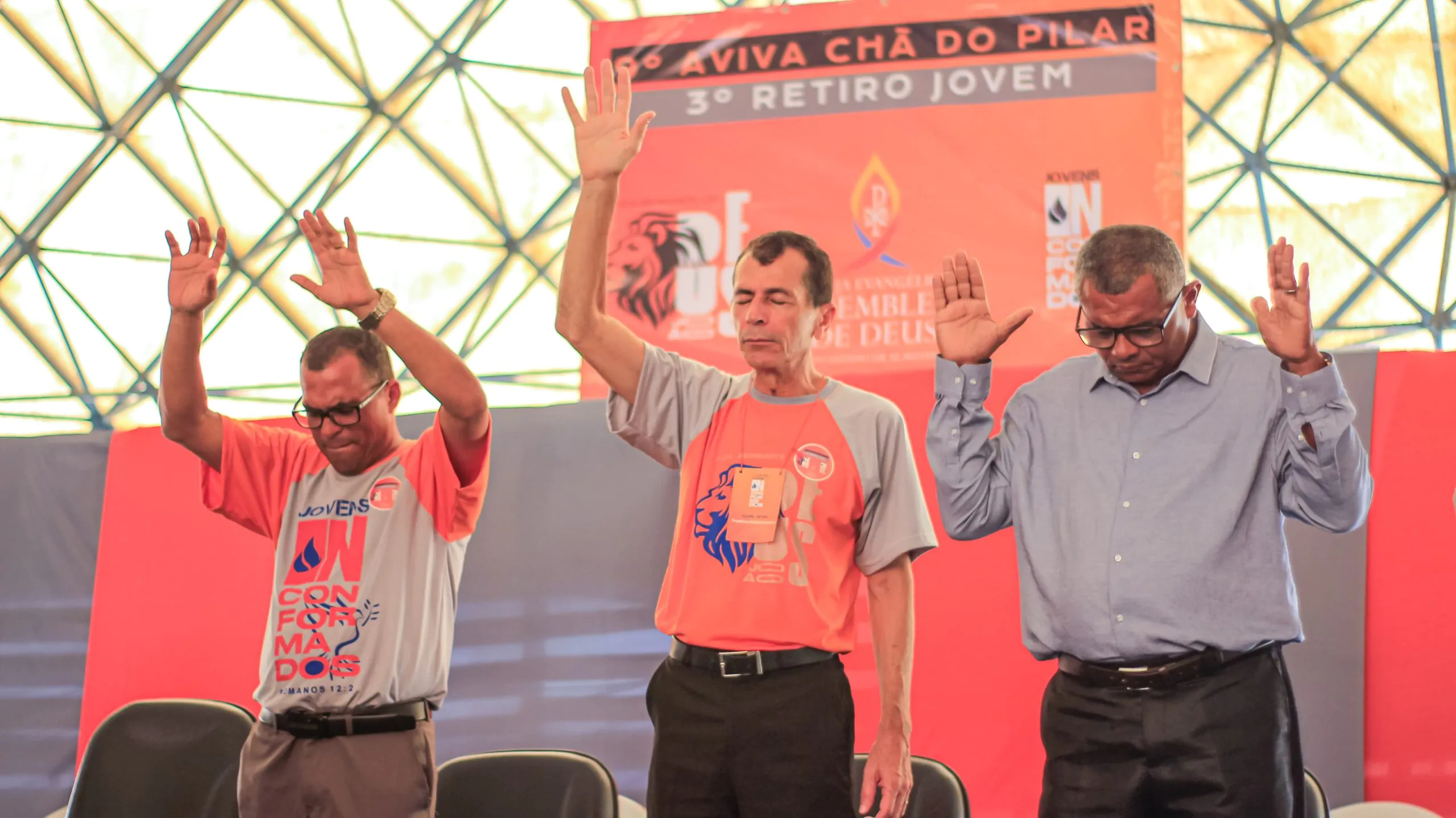 Último dia do 3° Retiro: jovens exaltam ao Senhor durante 2h30, ininterruptamente – Imagem: Nataniely Nogueira/Mídia AD Chã do Pilar Último dia do 3° Retiro: jovens exaltam ao Senhor durante 2h30, ininterruptamente – Imagem: Nataniely Nogueira/Mídia AD Chã do Pilar