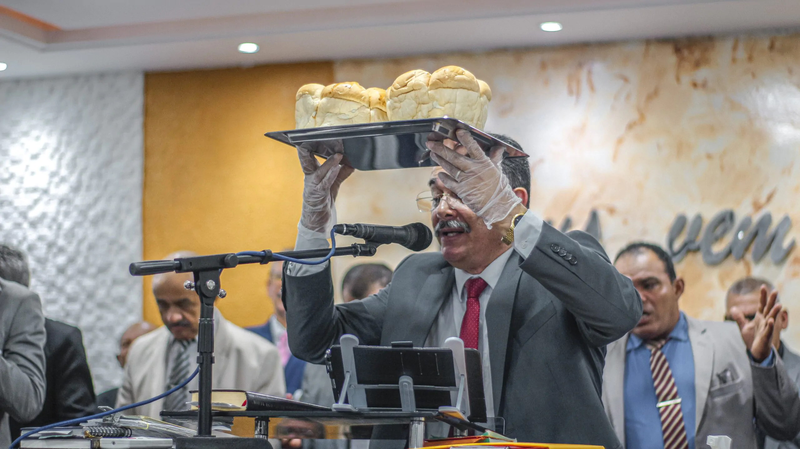 Santa Ceia: pastor Cláudio ministra sobre como ser amigo de Deus em Cristo Jesus – Imagem: Anderson Siqueira/Mídia AD Chã do Pilar