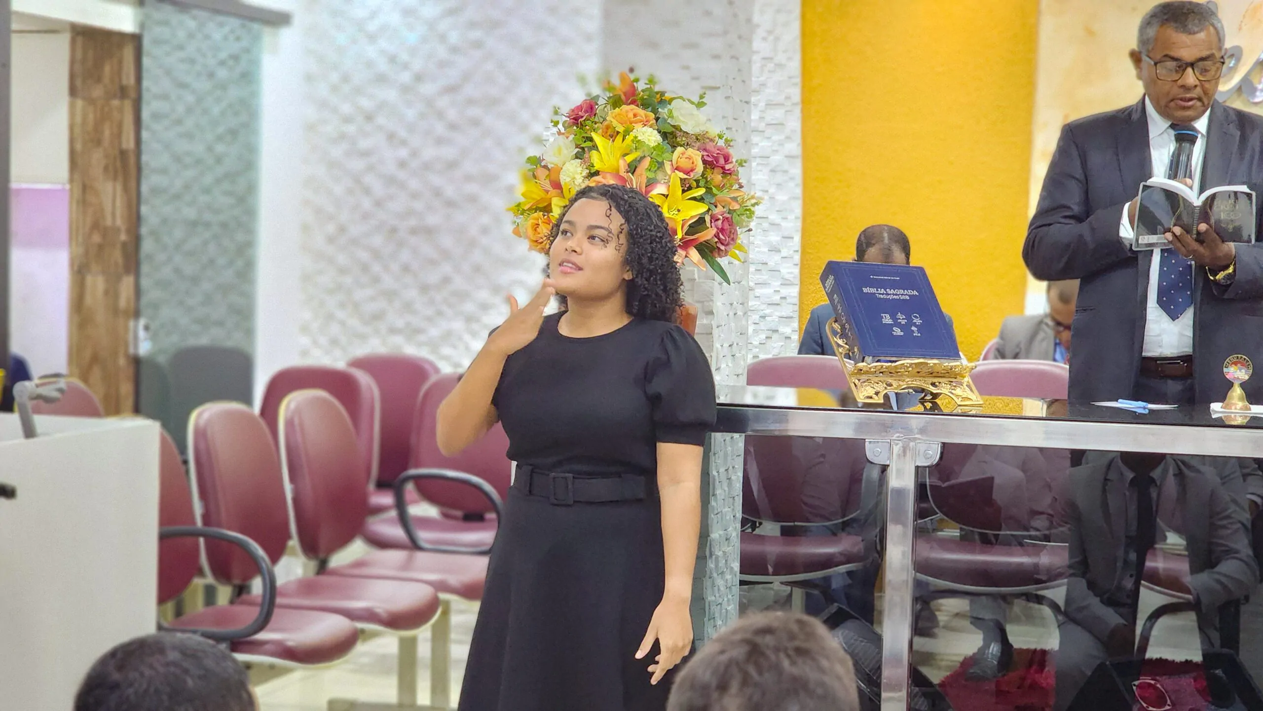 No final do culto, duas pessoas entregaram sua vida a Jesus, O reconhecendo como seu Único e Suficiente Senhor e Salvador.