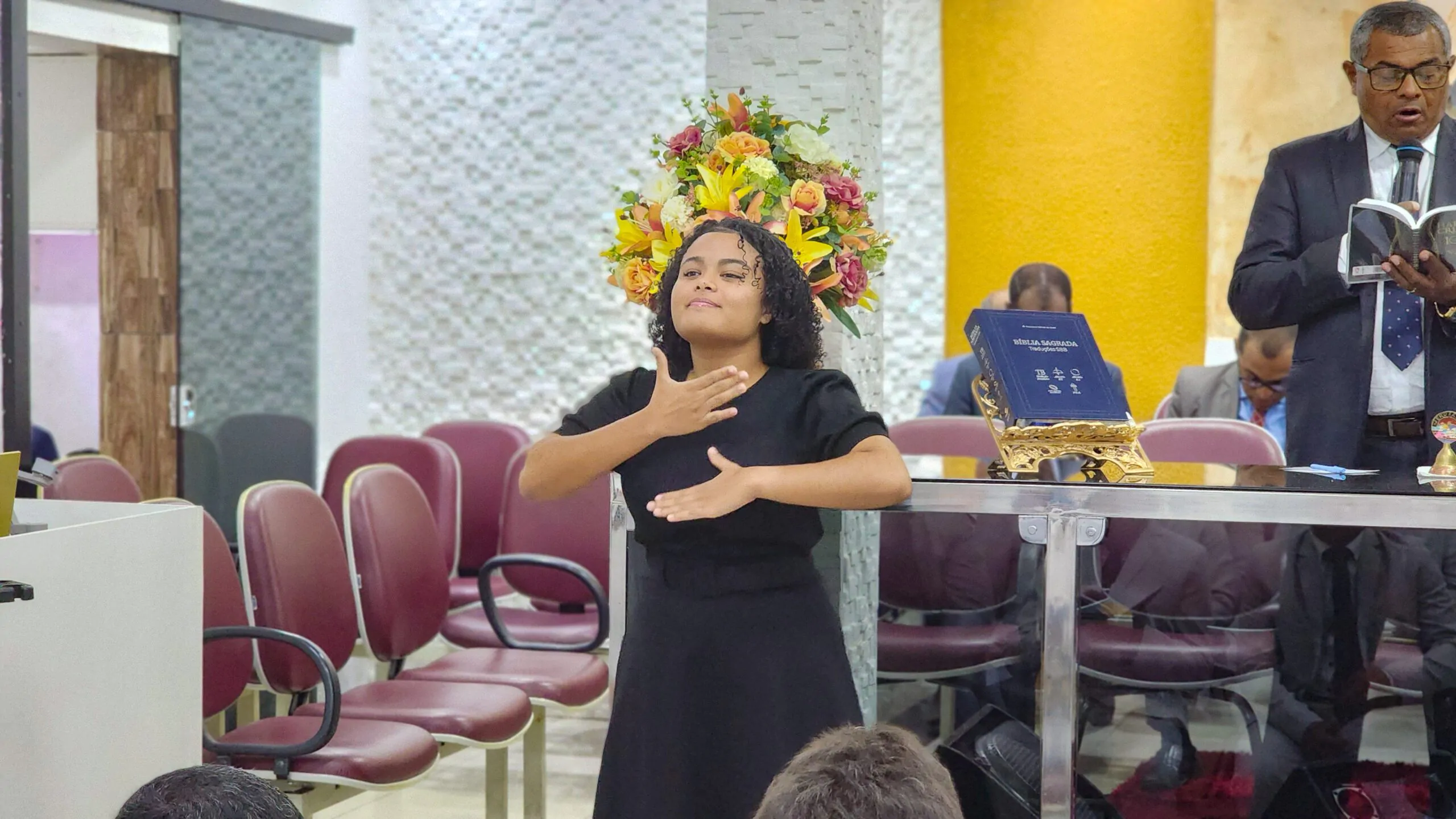 No final do culto, duas pessoas entregaram sua vida a Jesus, O reconhecendo como seu Único e Suficiente Senhor e Salvador.