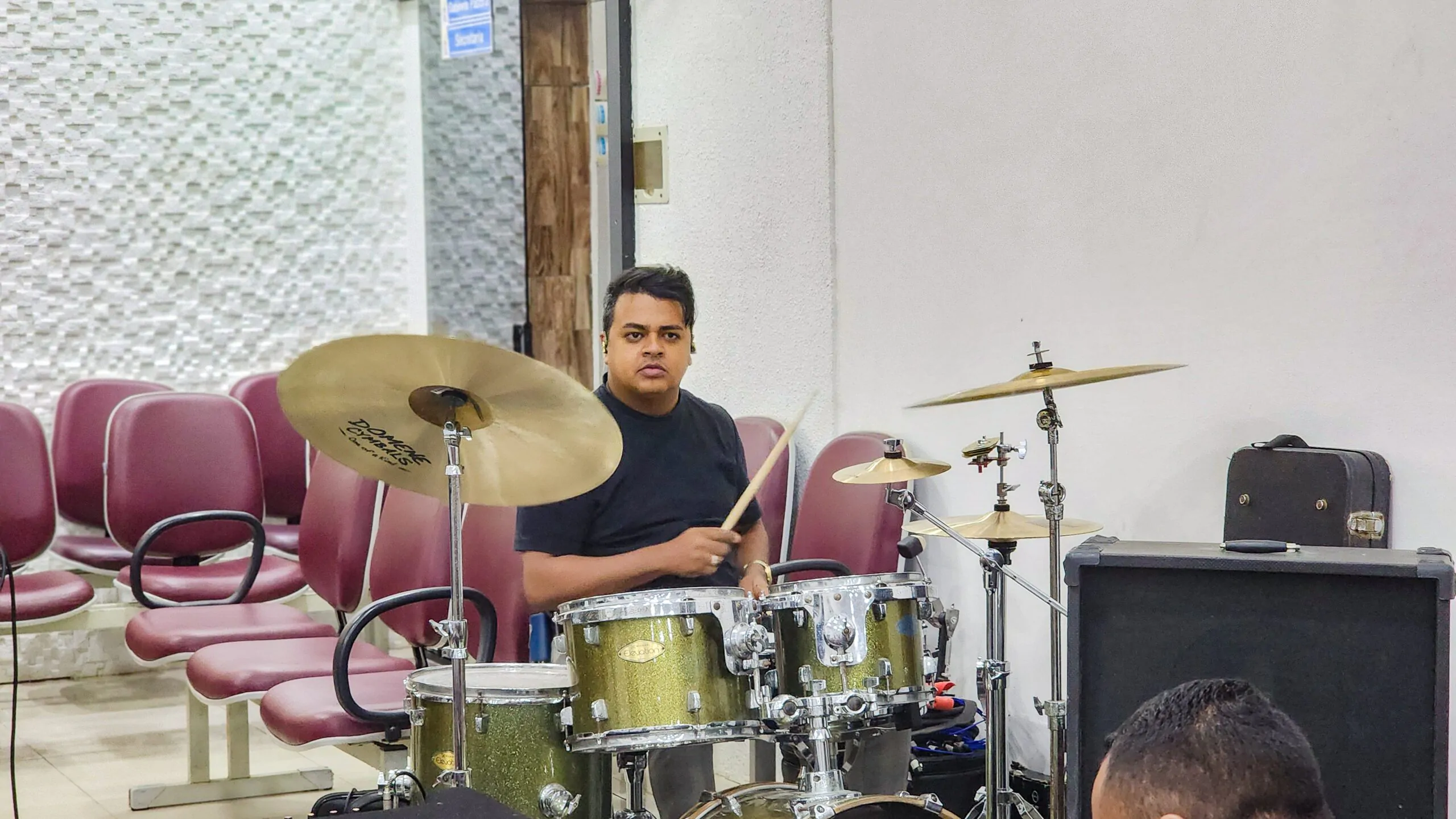 No final do culto, duas pessoas entregaram sua vida a Jesus, O reconhecendo como seu Único e Suficiente Senhor e Salvador.