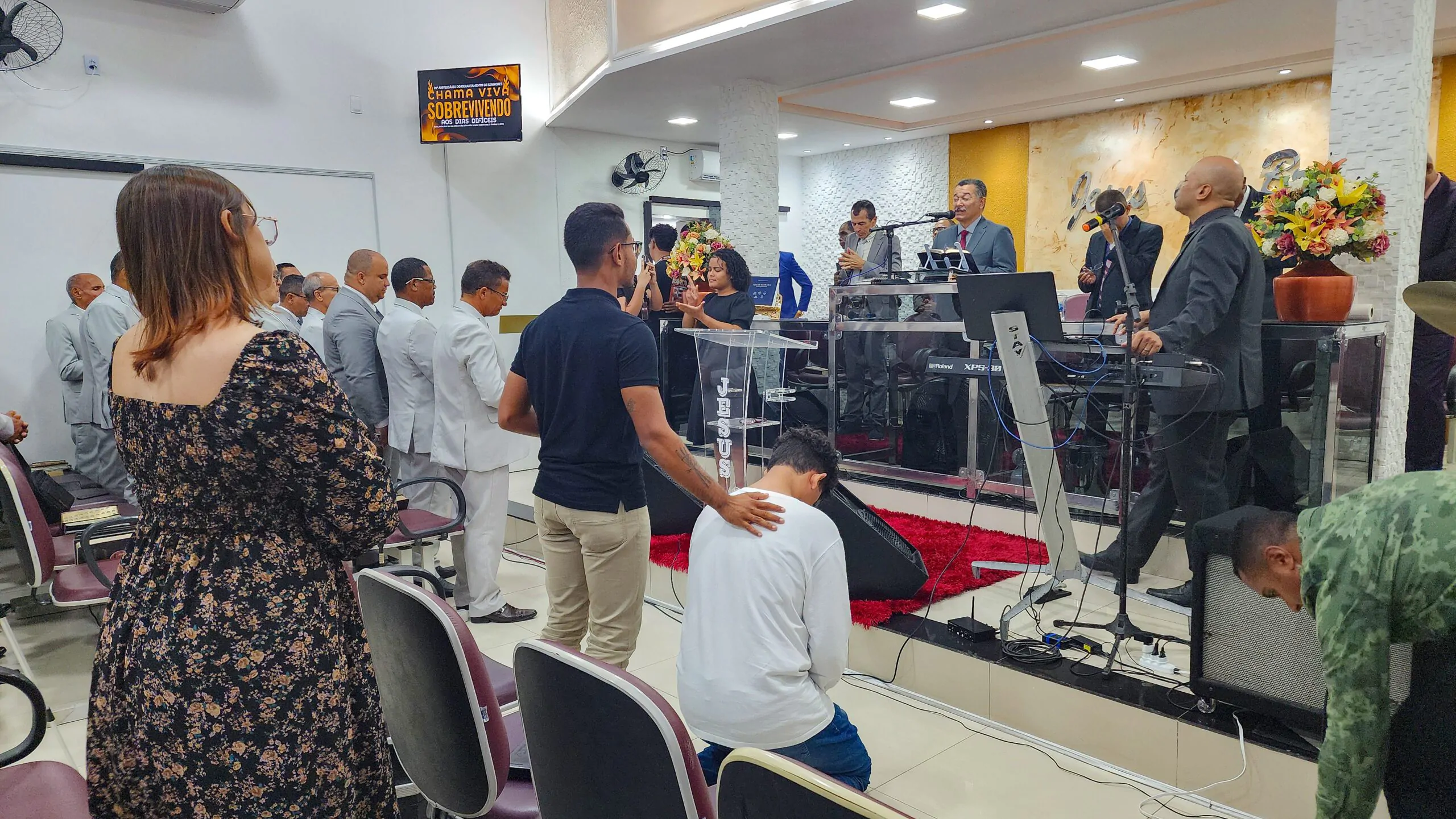 No final do culto, duas pessoas entregaram sua vida a Jesus, O reconhecendo como seu Único e Suficiente Senhor e Salvador.
