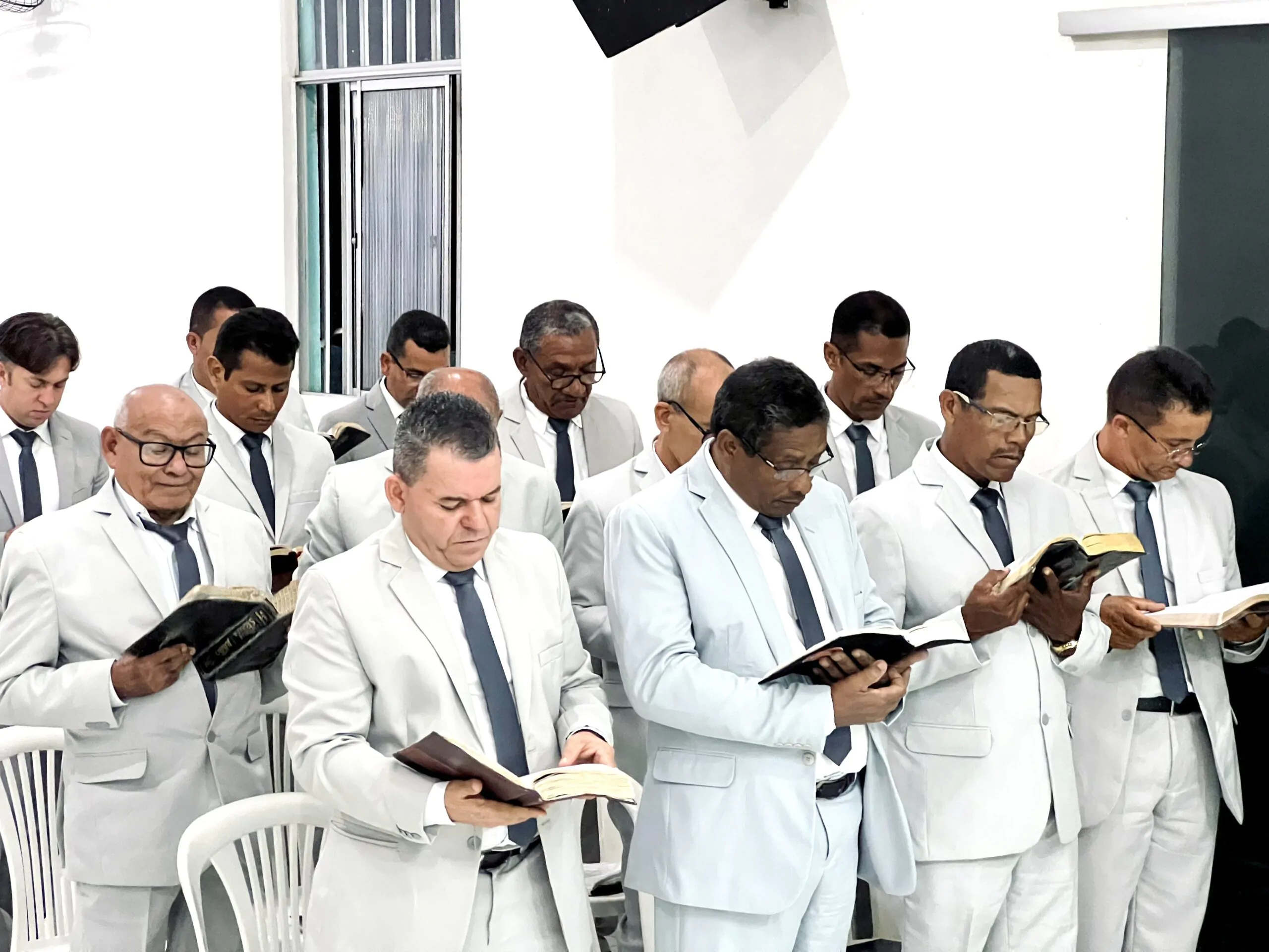 Congregação Mangabeira celebra 10 anos do departamento de senhores Rompendo em Fé