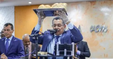 Santa Ceia: “quando erramos o nome de Cristo é quem sofre”, afirma pastor Cláudio – Imagem: Anderson Siqueira/Mídia AD Chã do Pilar