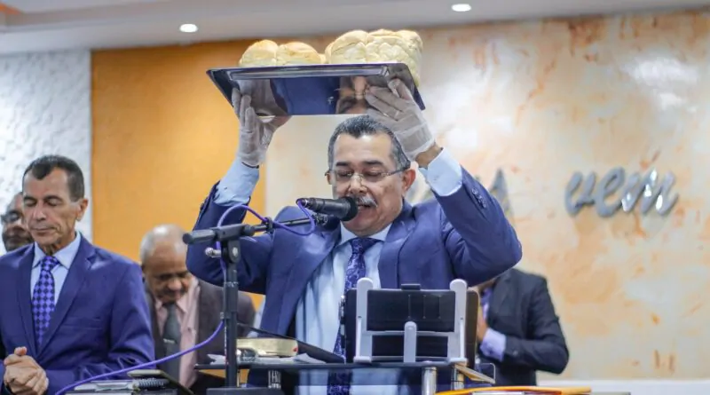 Santa Ceia: “quando erramos o nome de Cristo é quem sofre”, afirma pastor Cláudio – Imagem: Anderson Siqueira/Mídia AD Chã do Pilar