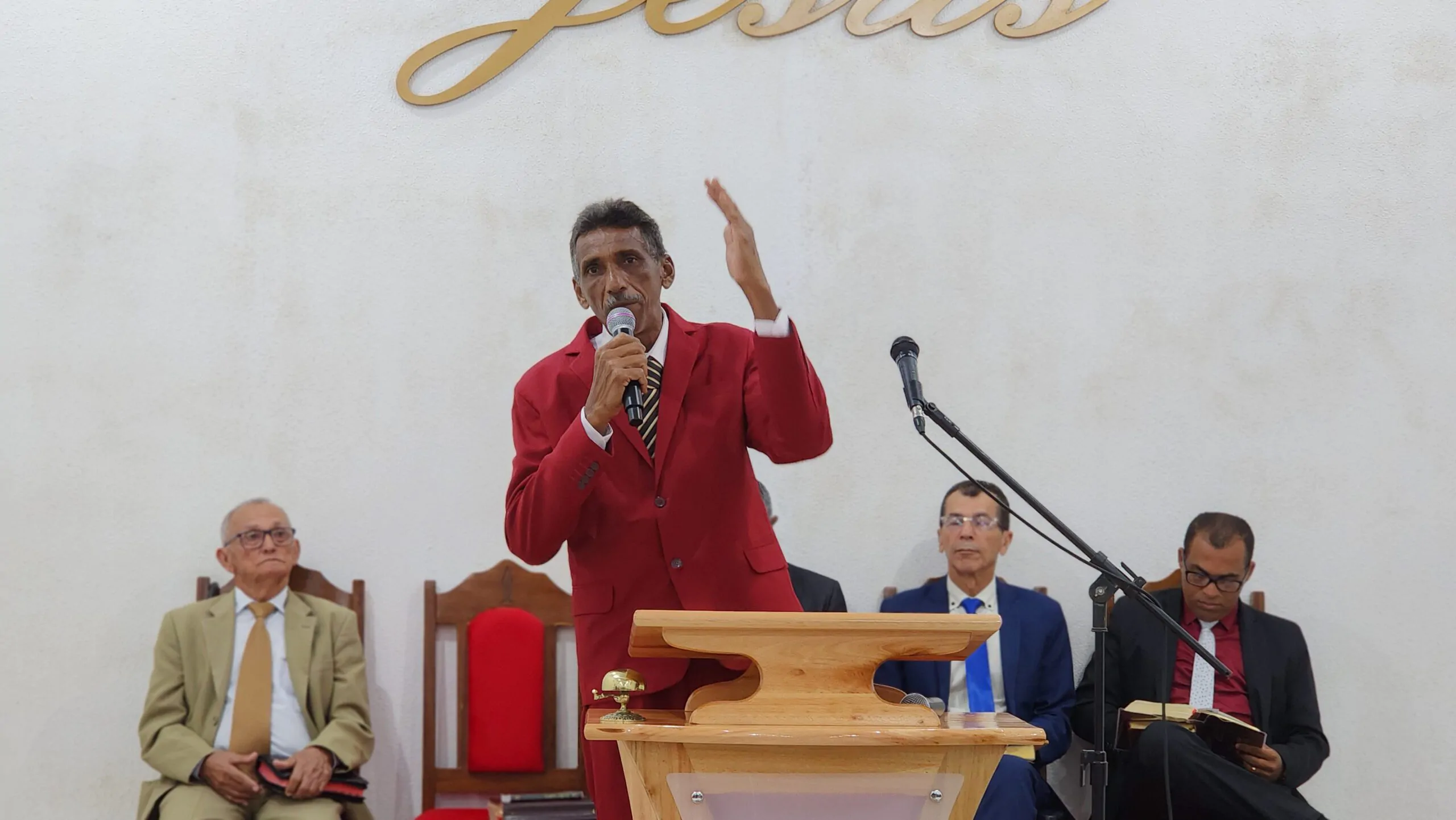 Também no louvor esteve o cantor