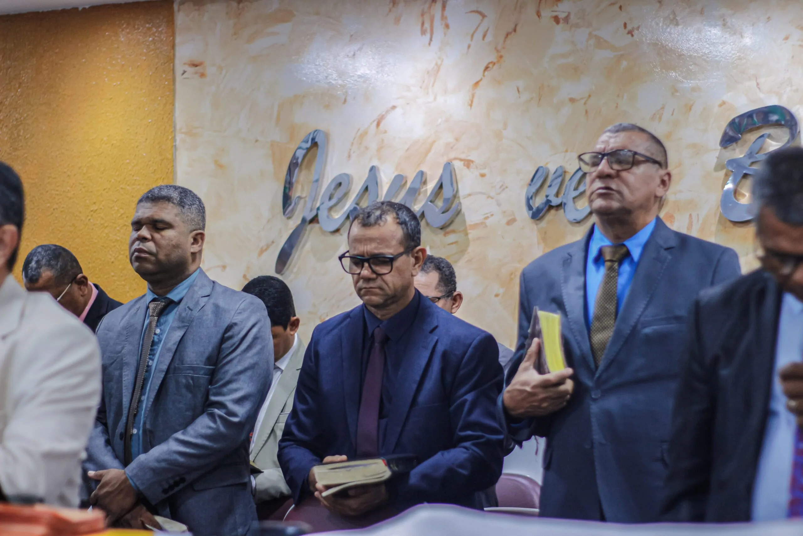 Pastor Cláudio prega sobre “como ser semelhante a Cristo” na última Santa Ceia de 2024 – Imagem: Anderson Siqueira/ADCOM