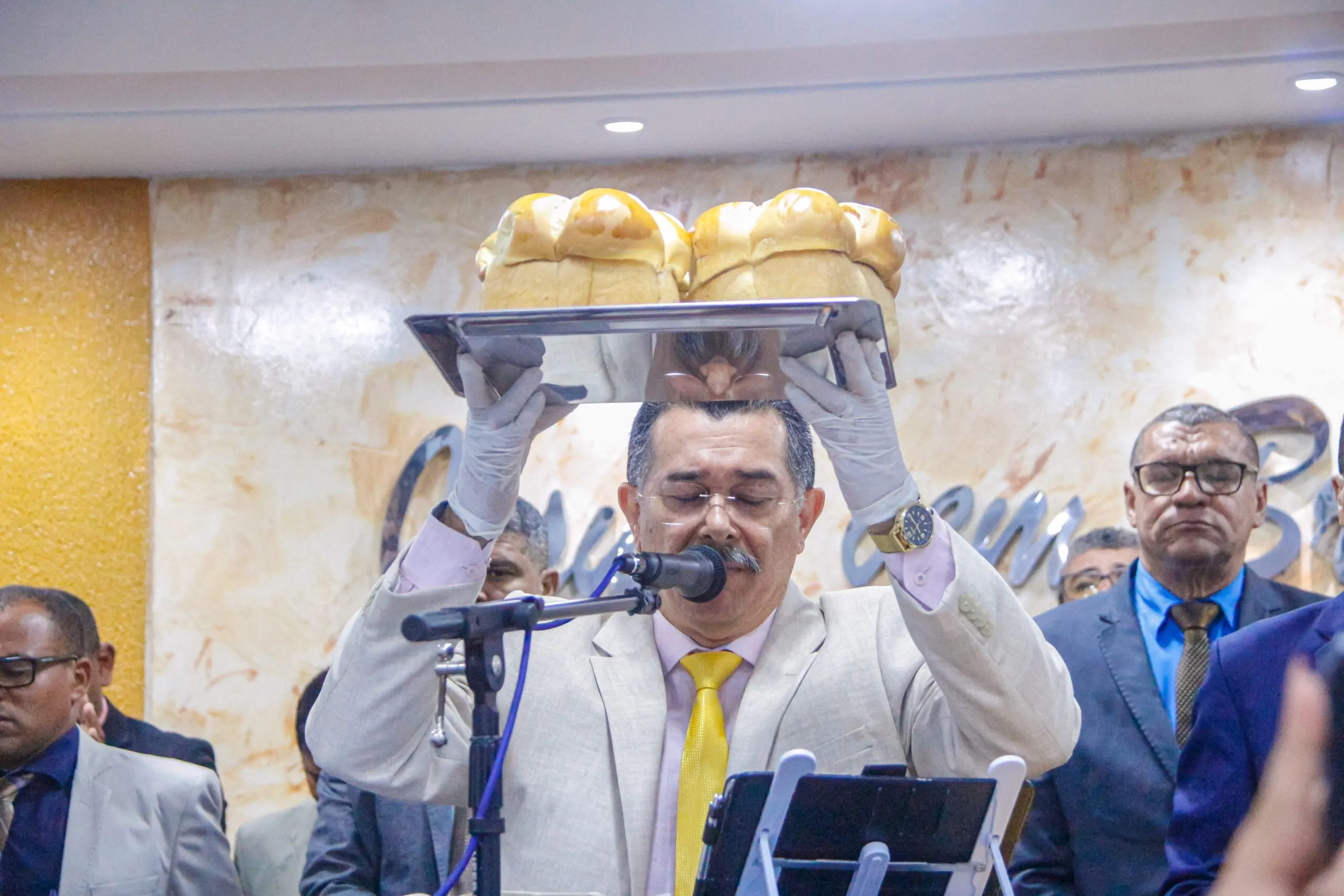 Pastor Cláudio prega sobre “como ser semelhante a Cristo” na última Santa Ceia de 2024 – Imagem: Anderson Siqueira/ADCOM